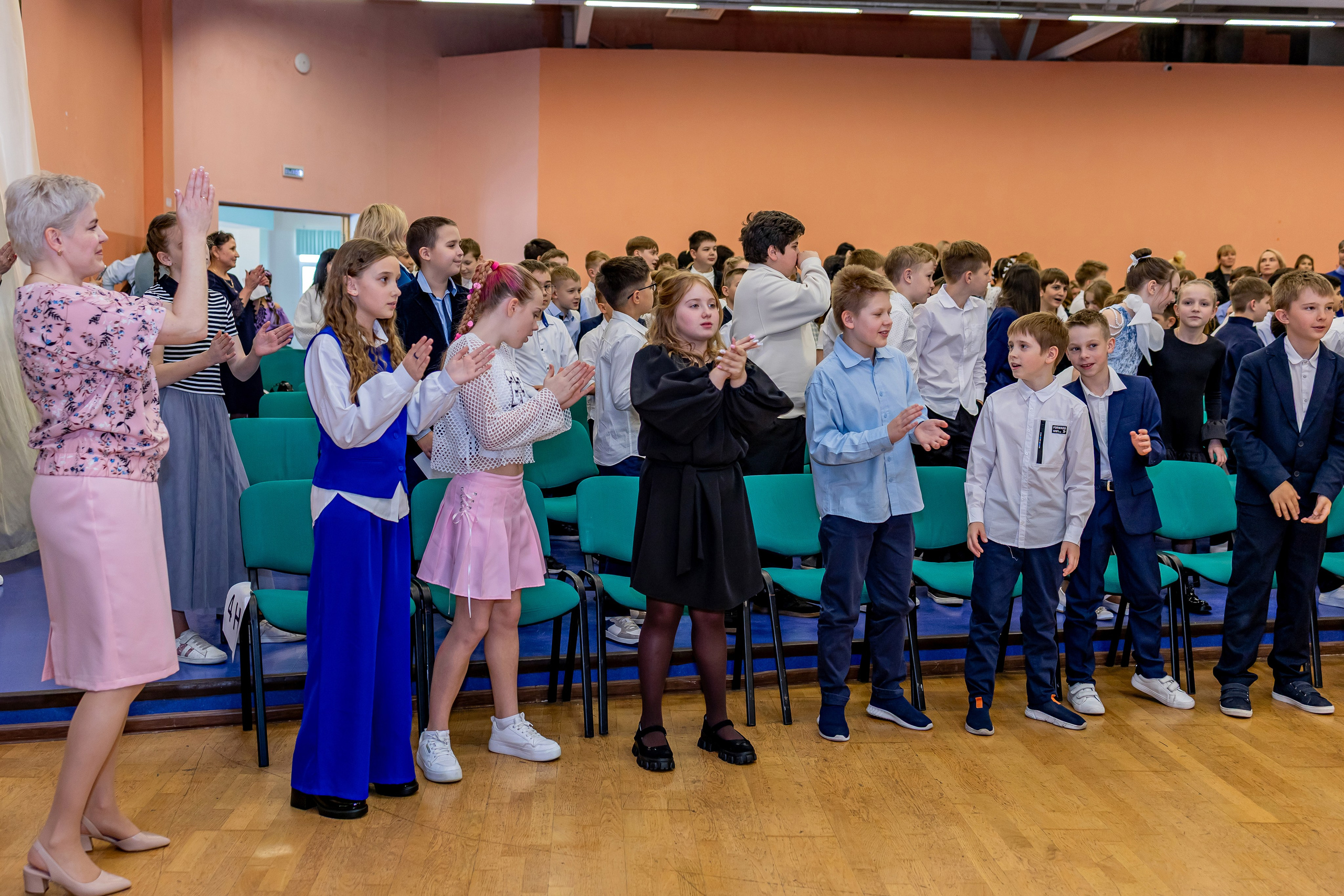 Выпускной праздник в начальной школе. Фотограф и видеограф Москва. Свадебный фотограф, видеограф. Выпускные альбомы. Оживающие альбомы