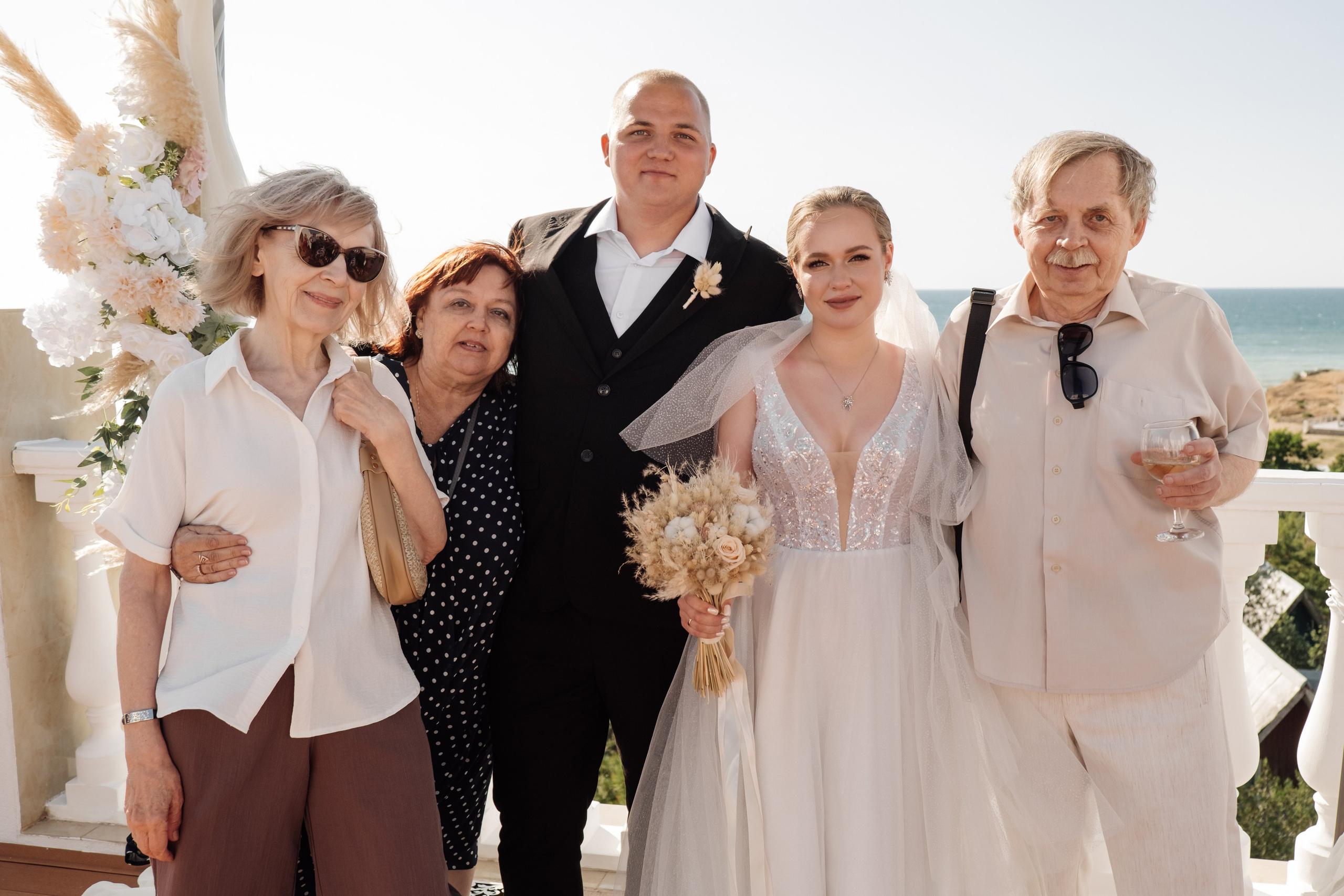 Свадебный ретопртаж. Профессиональная фотосъемка в Крыму. Натуральные эмоции и живые кадры. Забронируйте дату прямо сейчас!