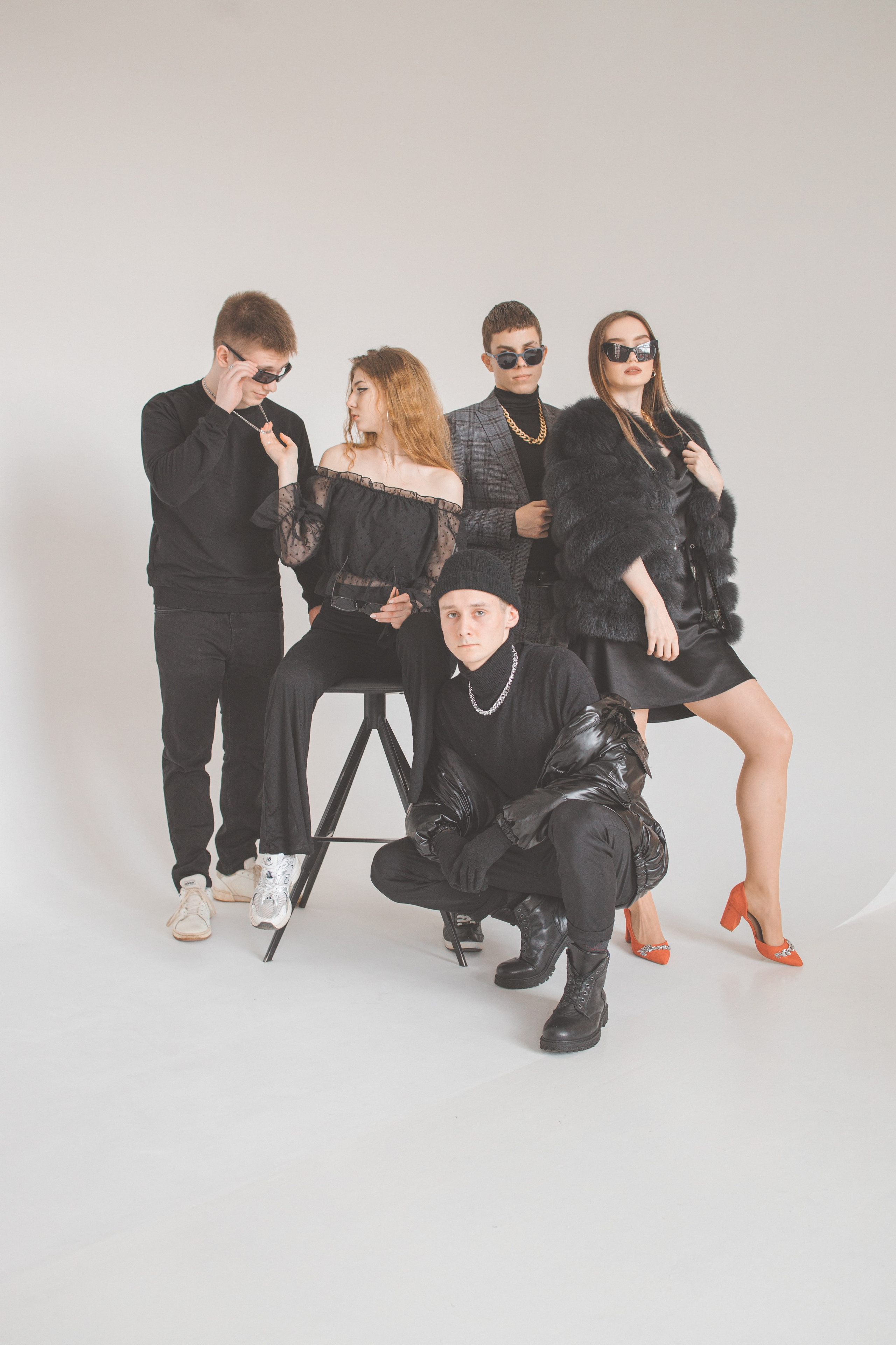 Тематическая фотосъемка 11 класса в гламурном стиле. Выпускные альбомы в Серпухове