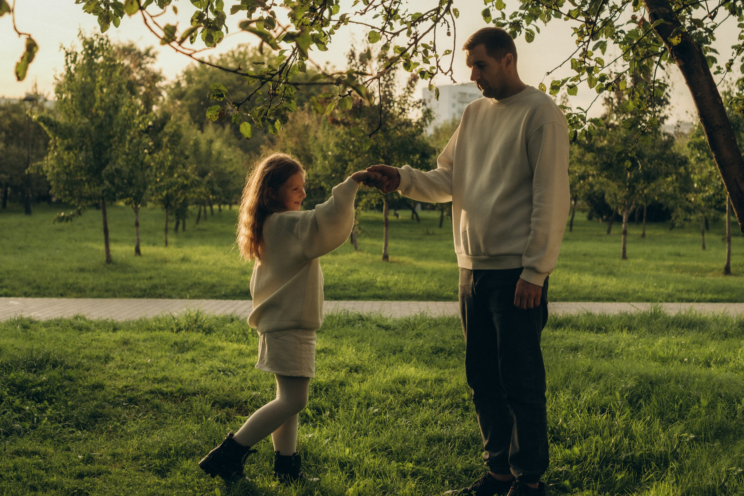 В яблоневых садах. Гаврилова Настя семейный фотограф lifestyle в Москве