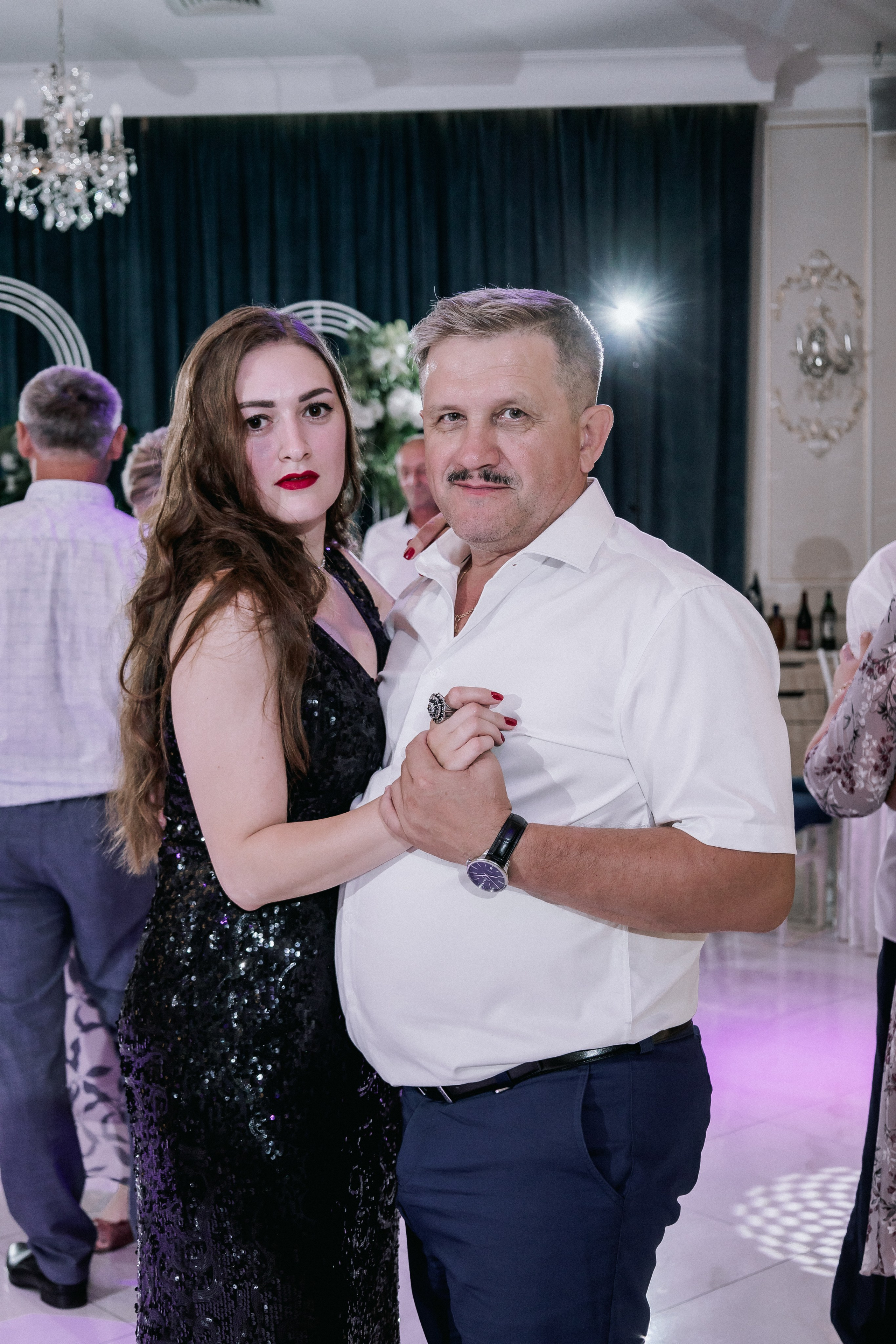 Свадебная прогулка. Эвелина и Дмитрий. Свадебная фотография. Арина Рубах