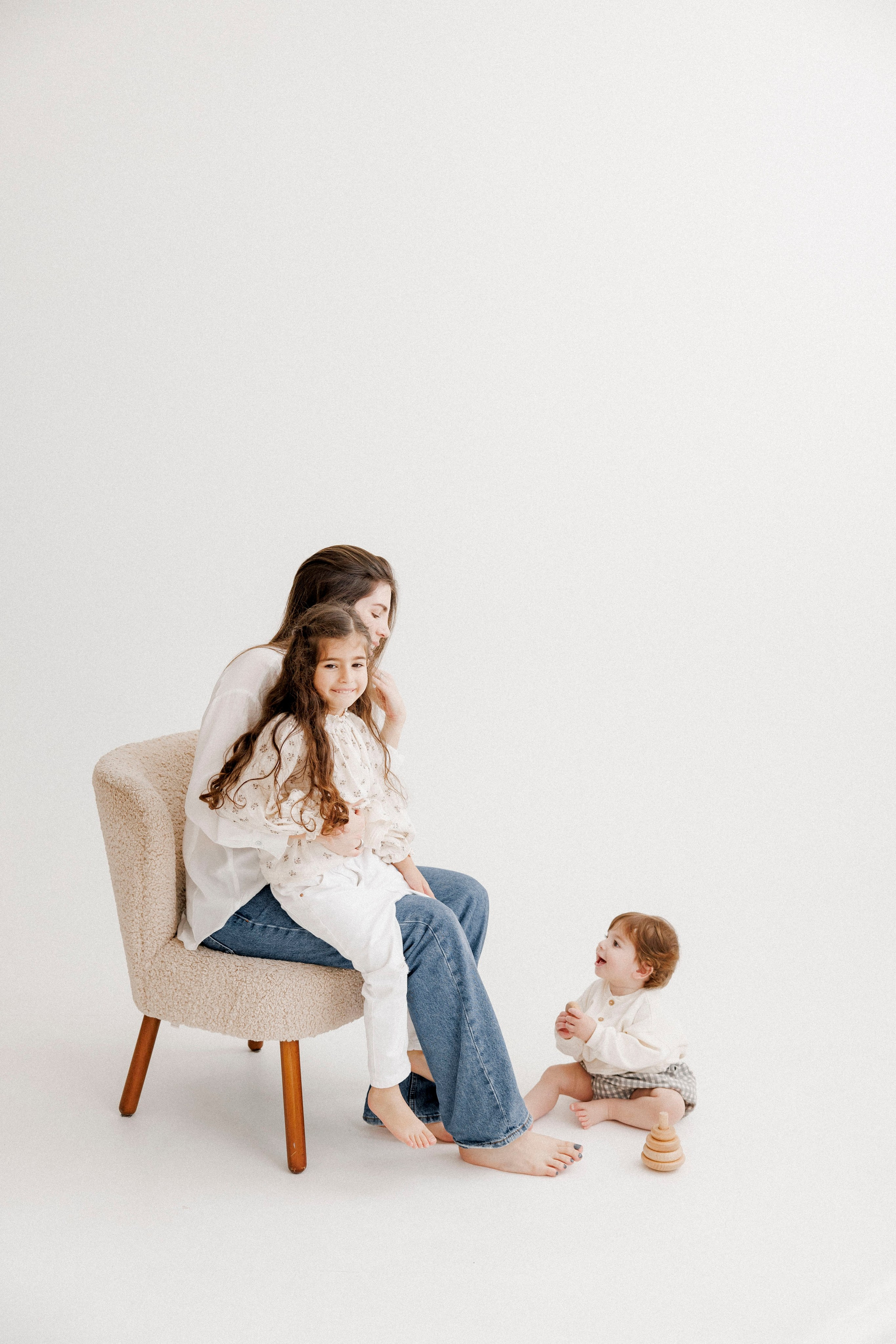 One year inside the White studio. Wedding and family photographer