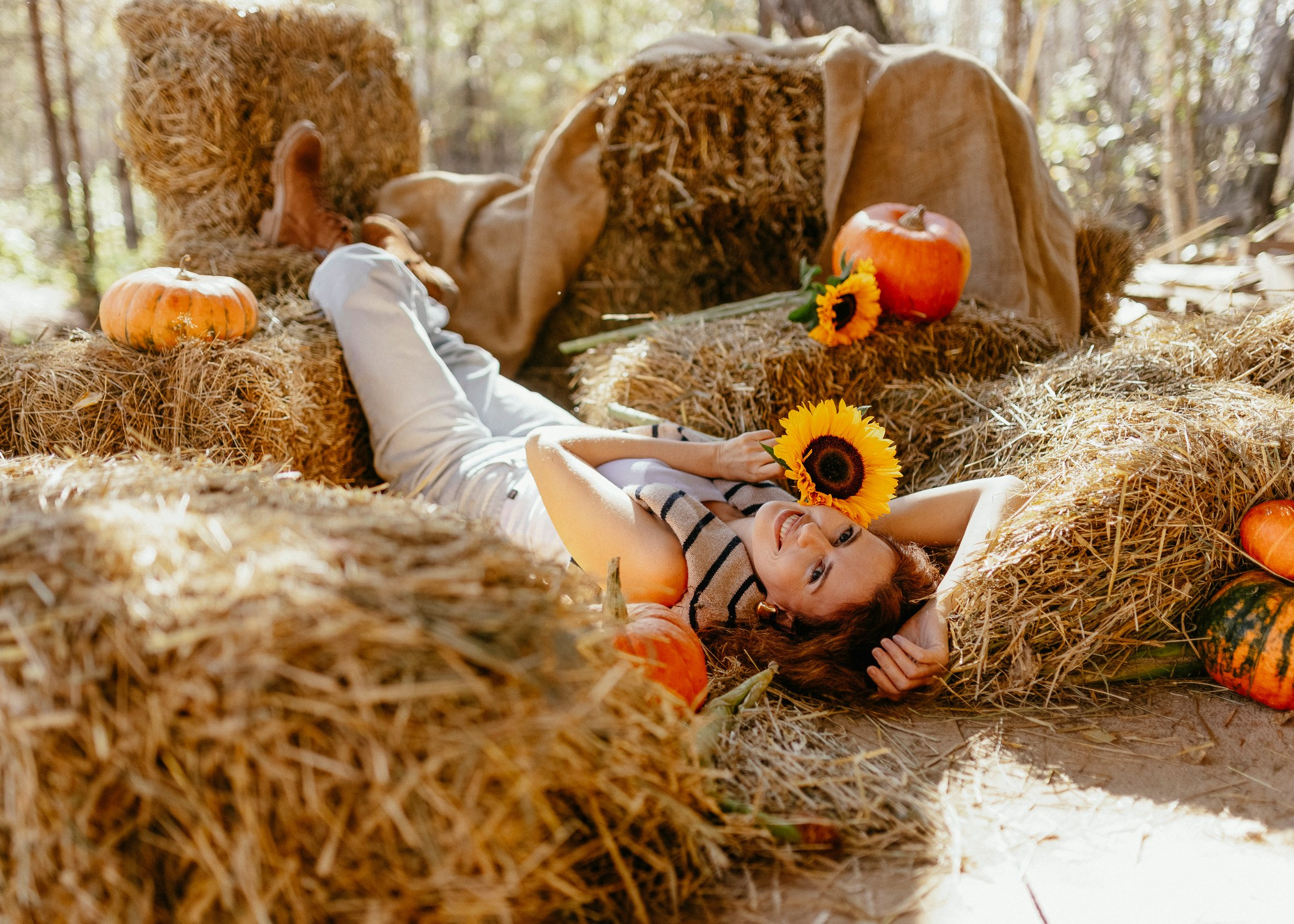 Сеновал — деревенский уголок для ваших фотосессий в Зачарованном саду, Екатеринбург. Фотостудия «Зачарованный Сад» в 20 минутах от центра Екатеринбурга