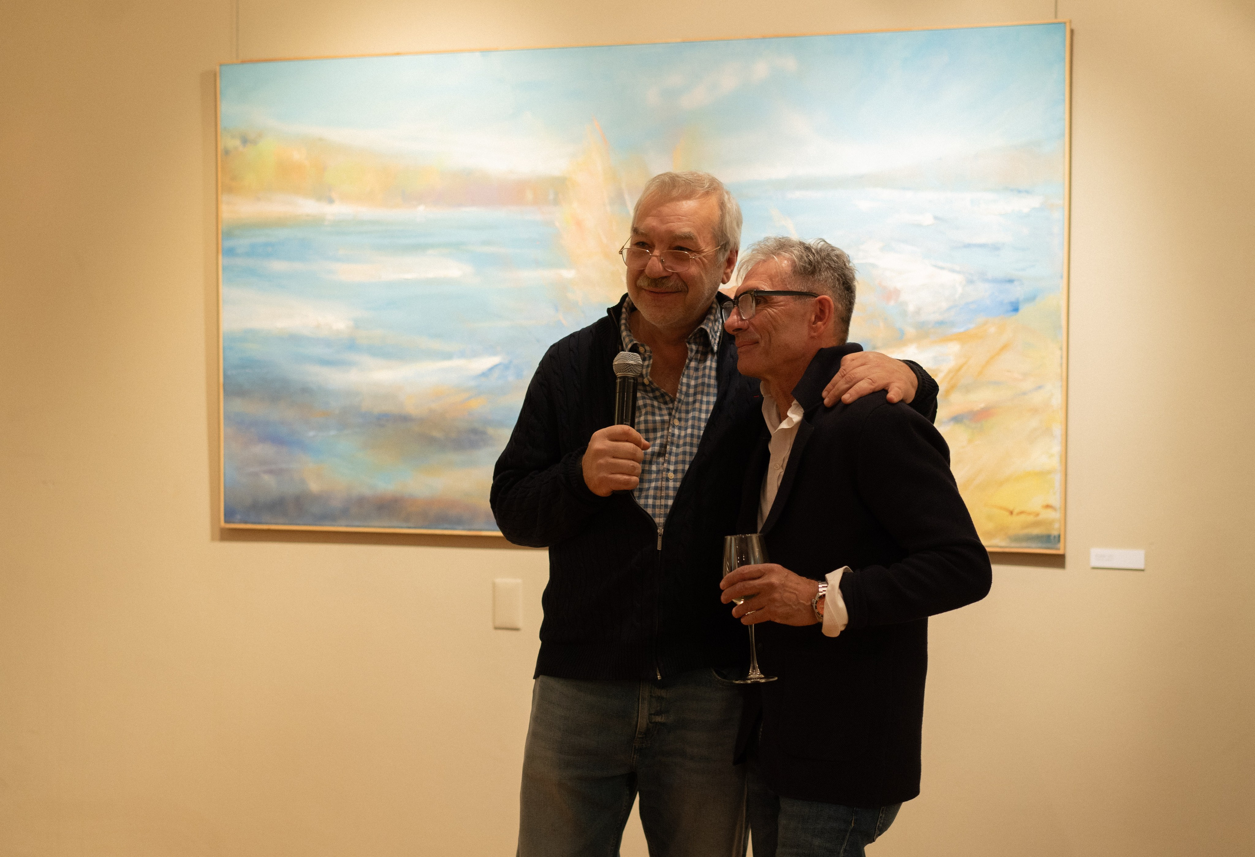 Съёмка открытия вытсавки художника Ильи Даньшина. Лиза Фирстова — самый добрый фотограф