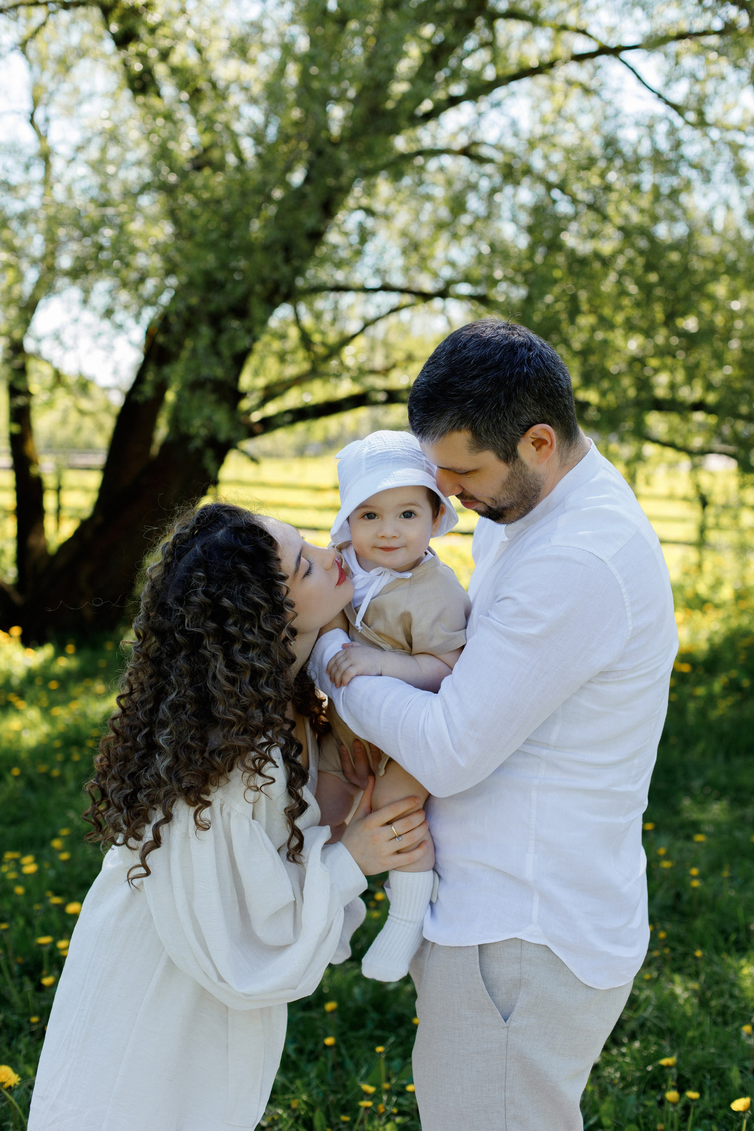 Семейная фотосессия на природе ко дню рождения. Фотограф Александра Сыщенко