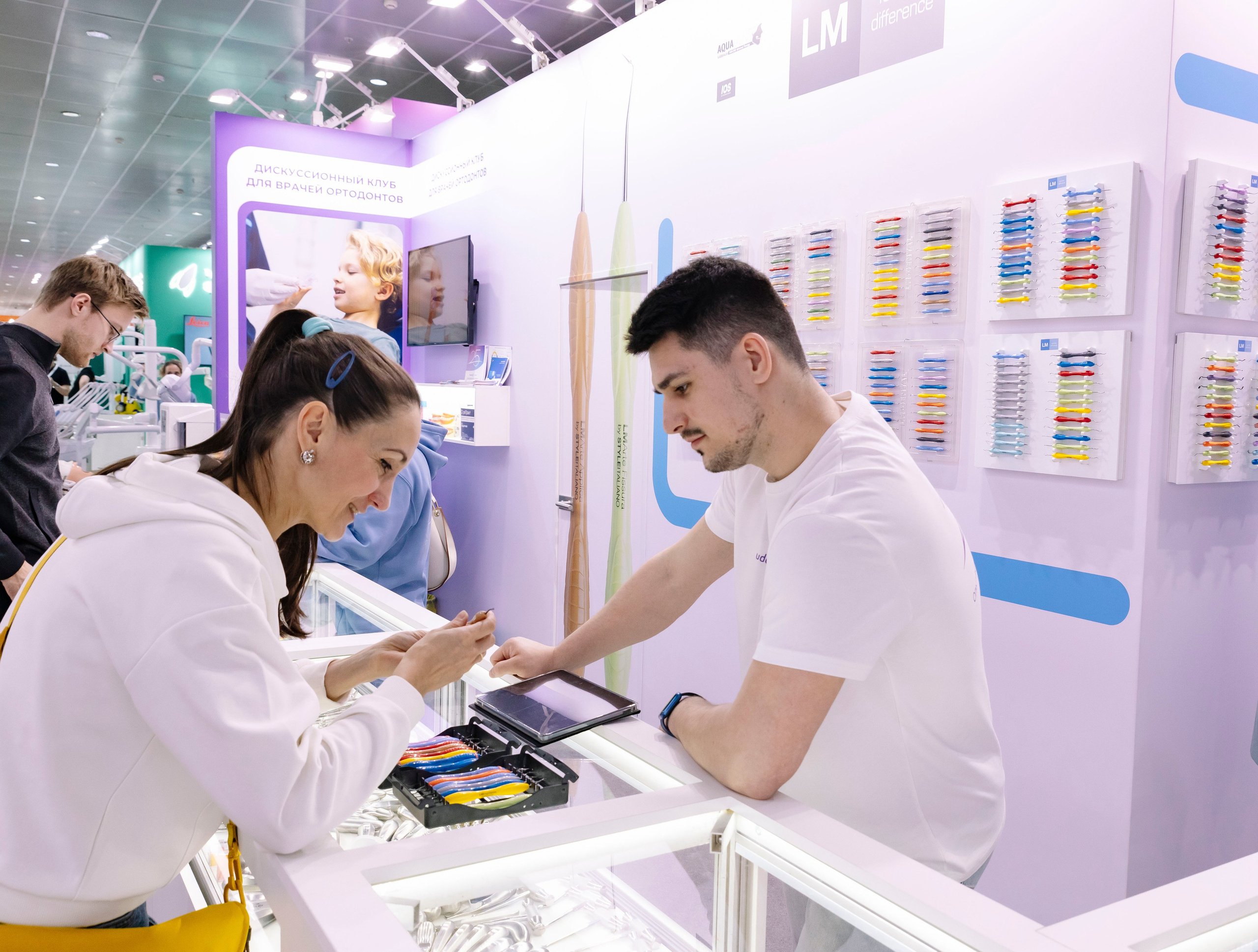 Стоматологическая выставка Dental Salon 2026. Профессиональный фотограф в Москве | Заказать фотосессию и съемку