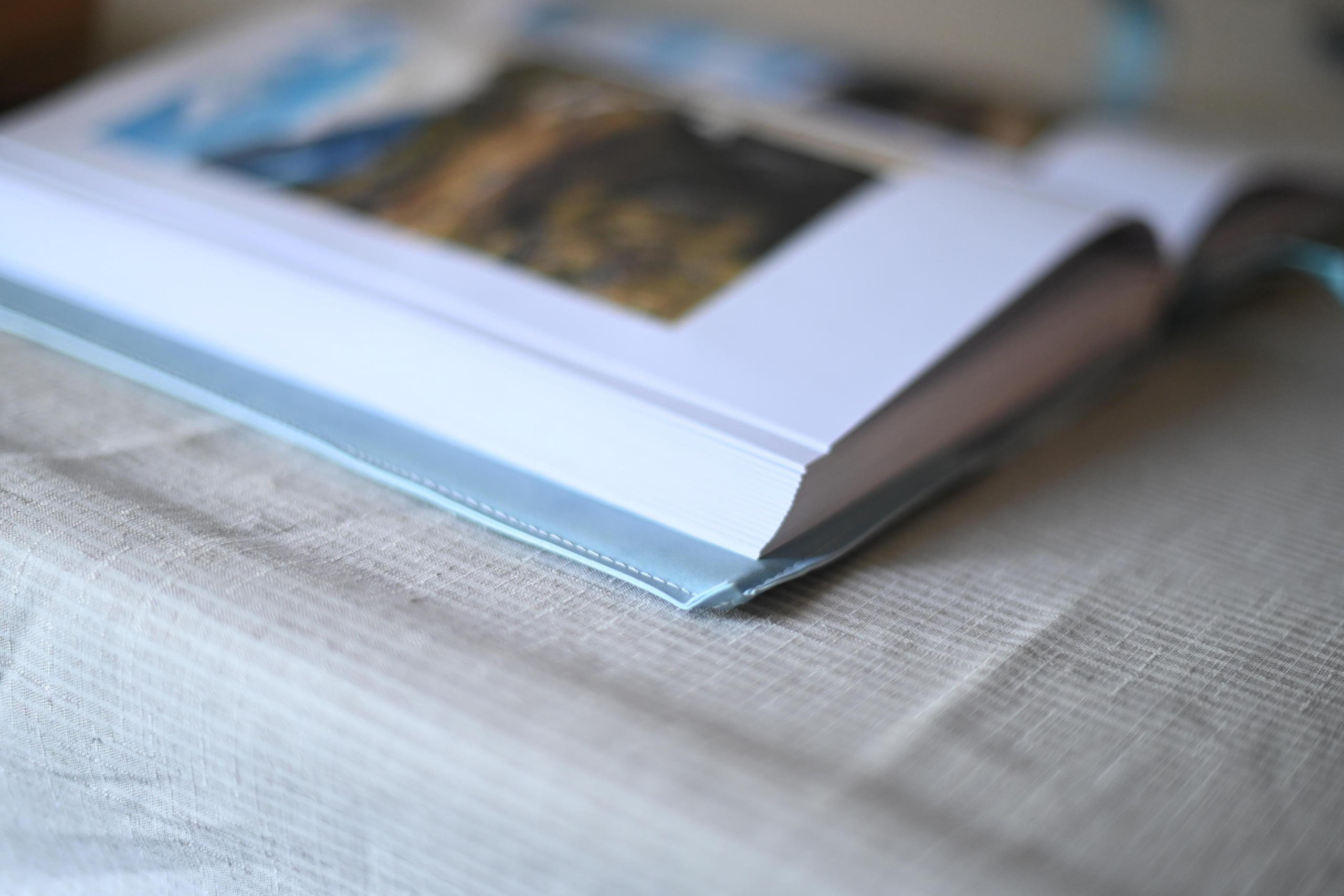 Книга на 348 стр. О кругосветном путешествии. Фотограф Котова Валентина