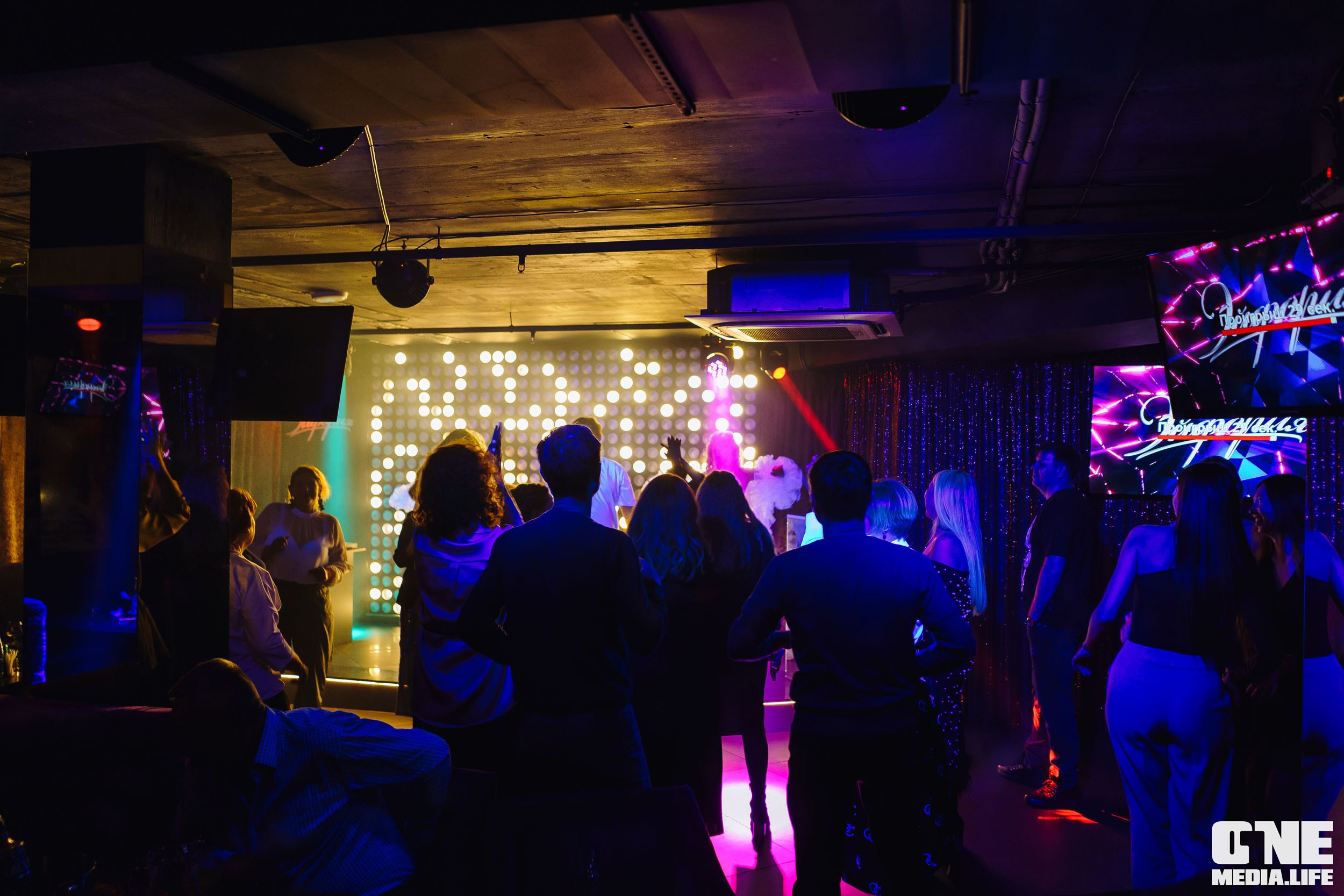 Фоторепортаж из караоке-клуба Эйфория. One Media Life: фоторепортажи, фотоотчеты с мероприятий и заведений