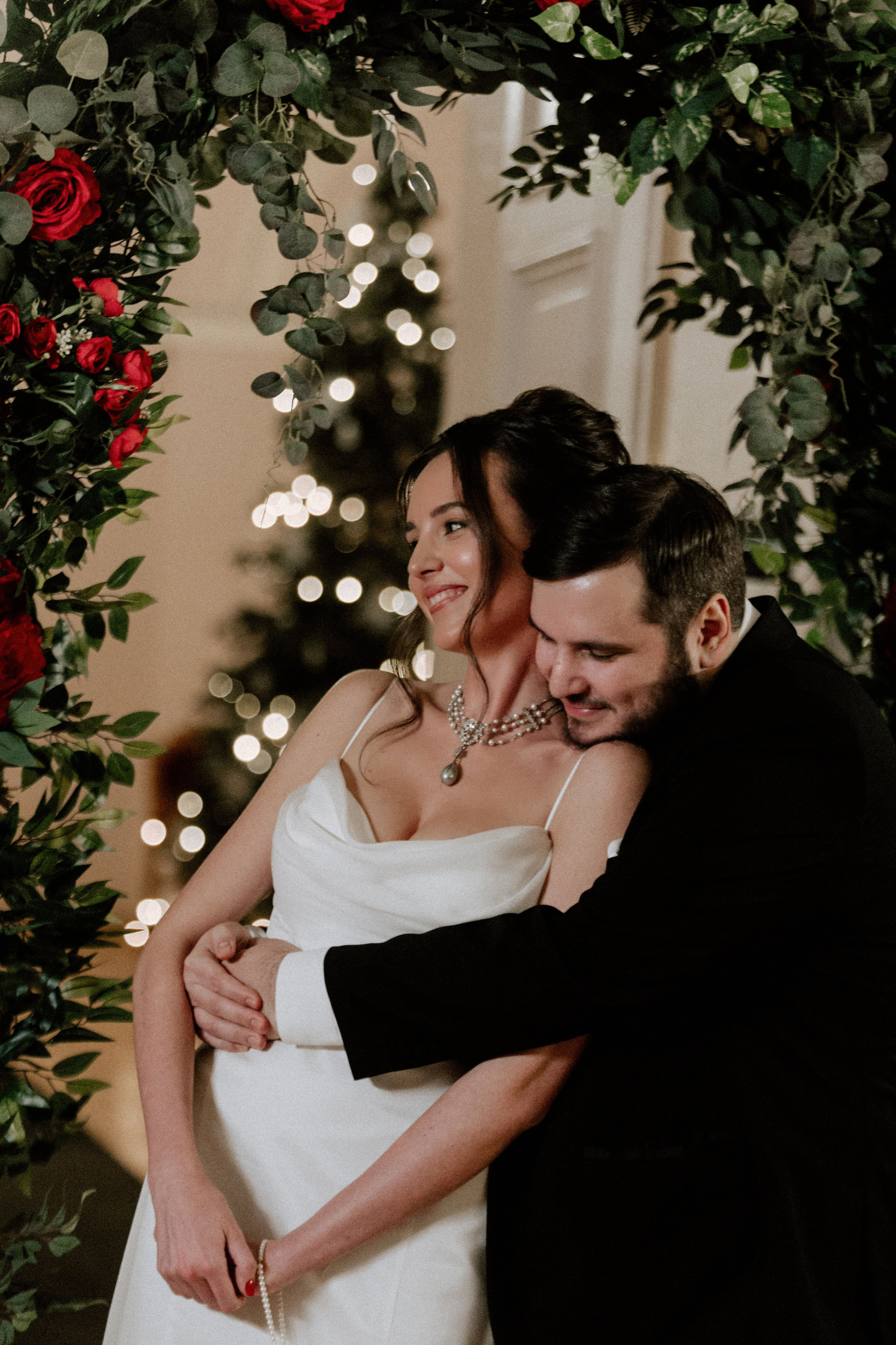 Свадебные. Честные истории о жизни города и его людях