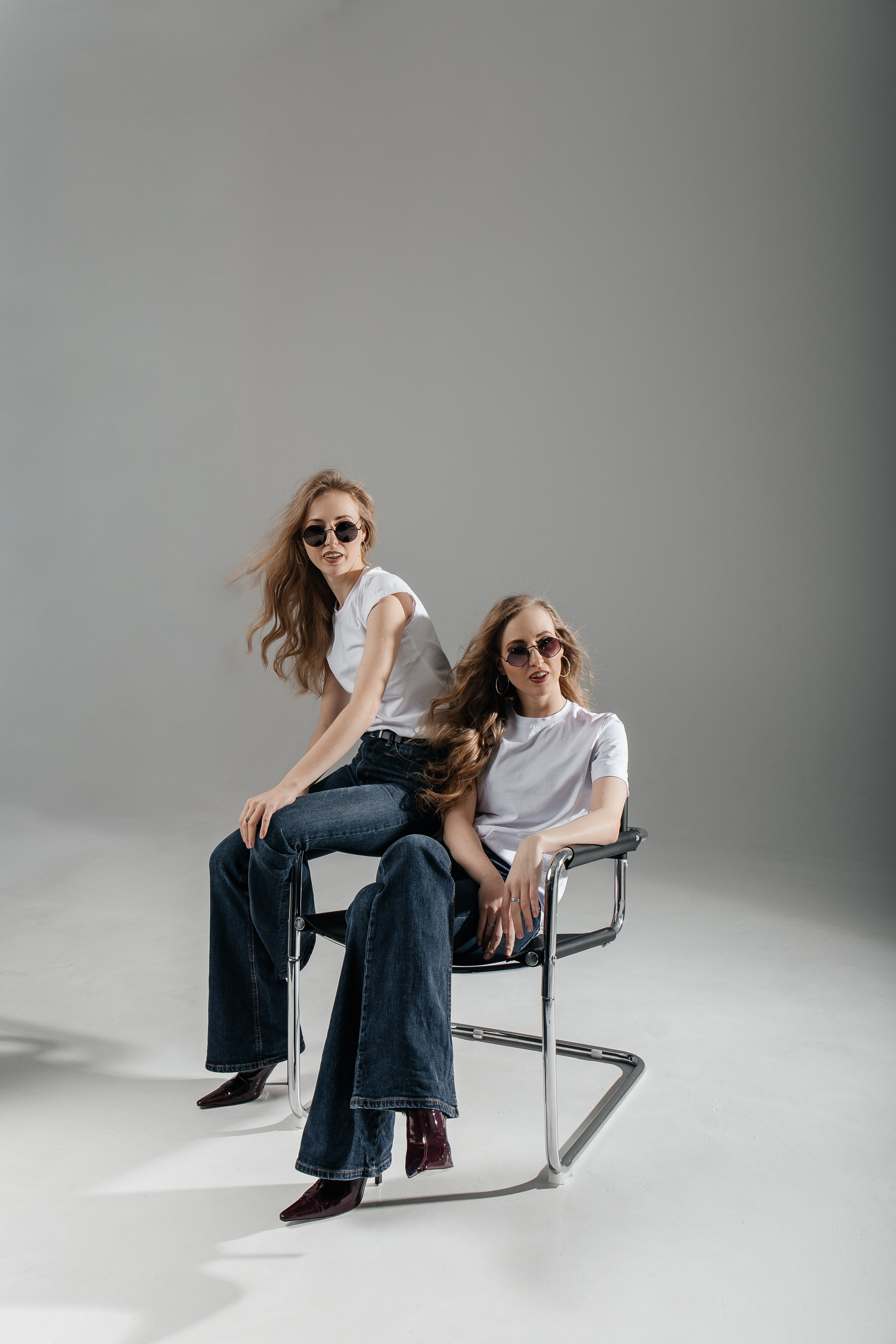 Вика и Настя