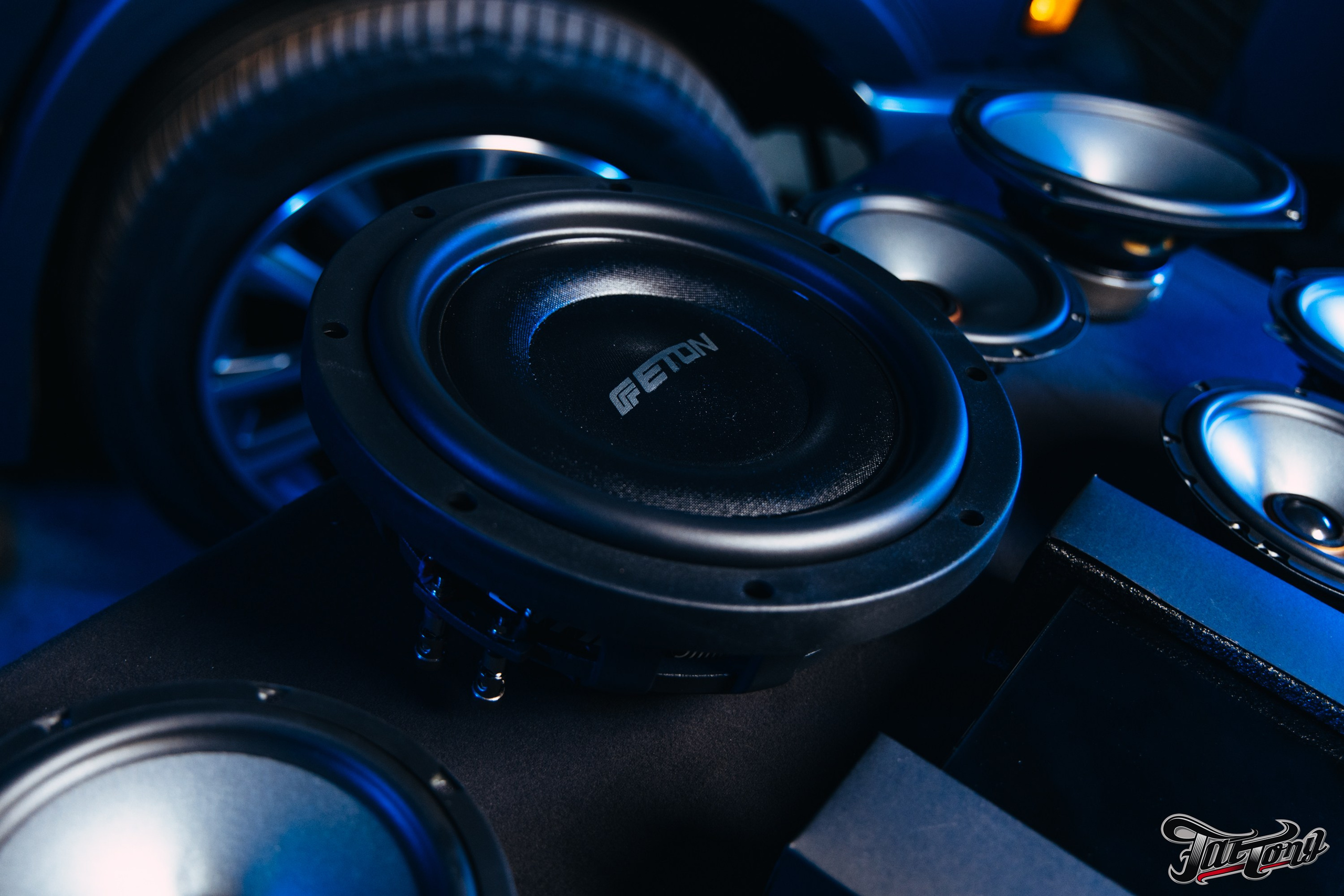 Cadillac escalade акустика и акустическая система. DeLorein