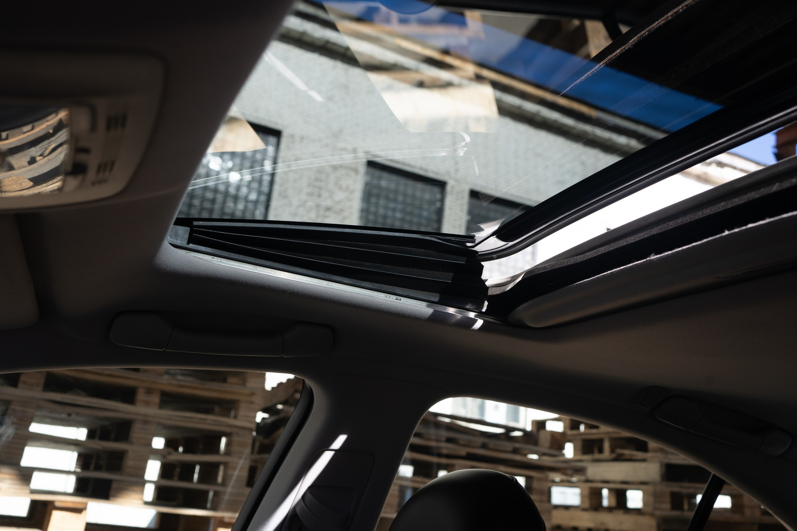 Lexus is250 sd_mov. DeLorein