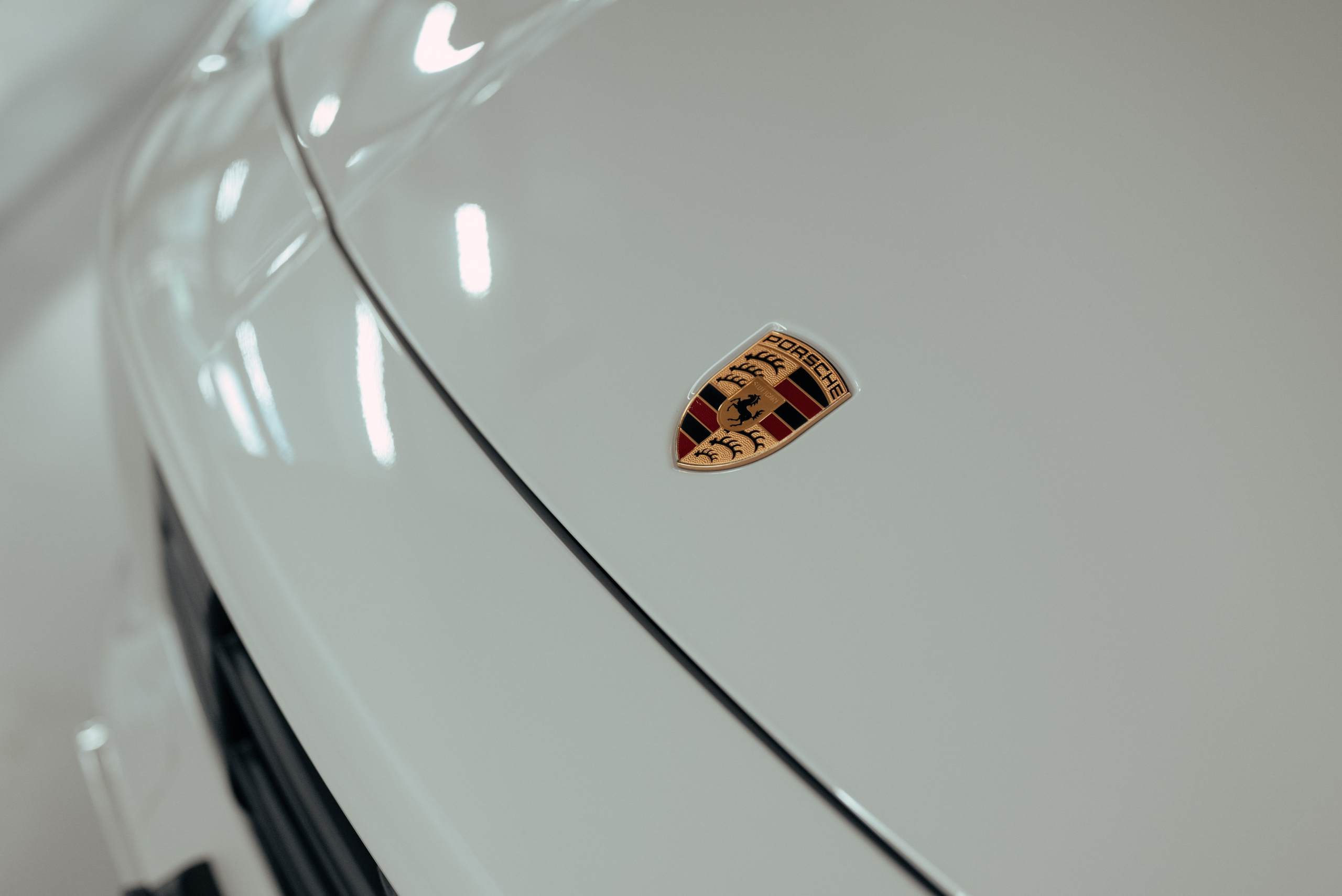 Porsche Cayenne GTS grey on red. DeLorein