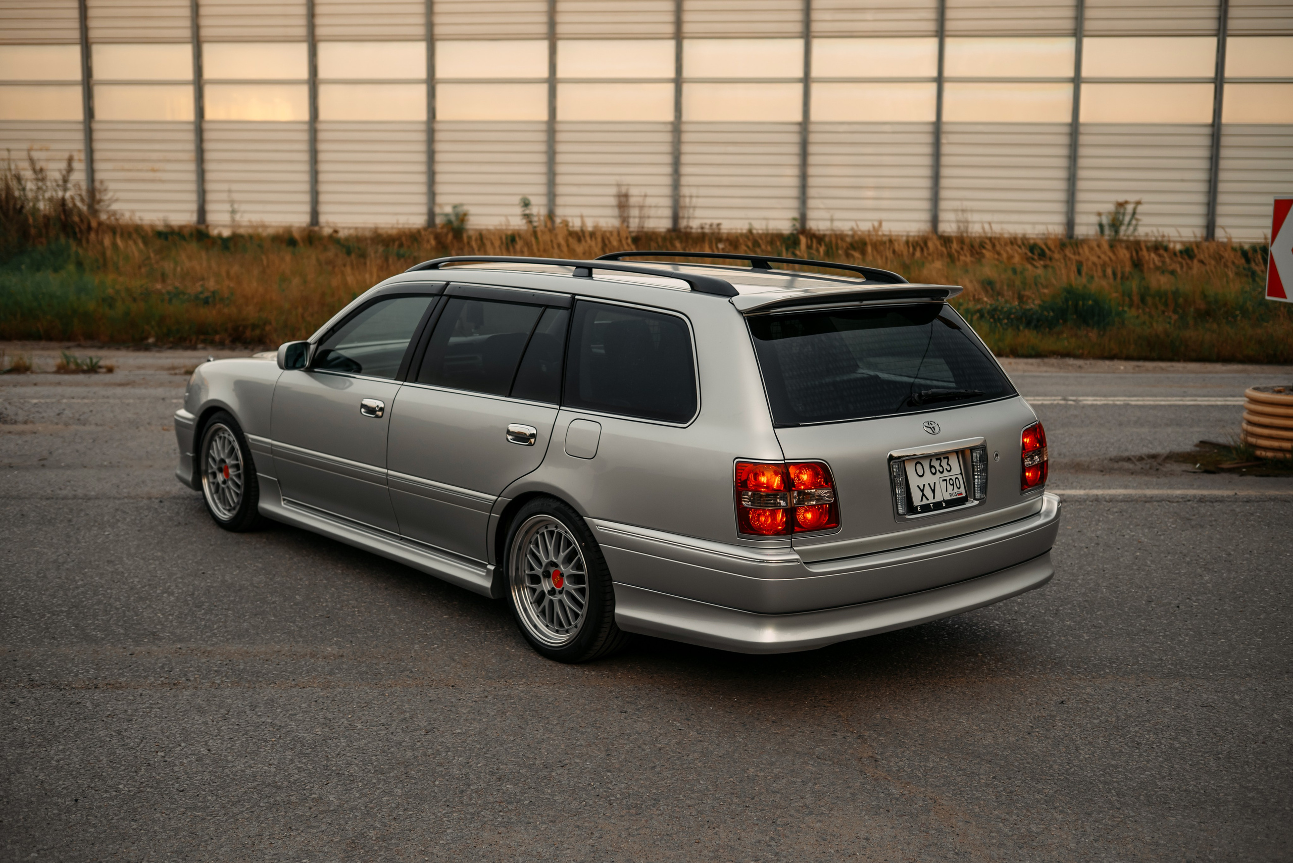 Toyota Crown Estate Athlete V JZS171W. DeLorein
