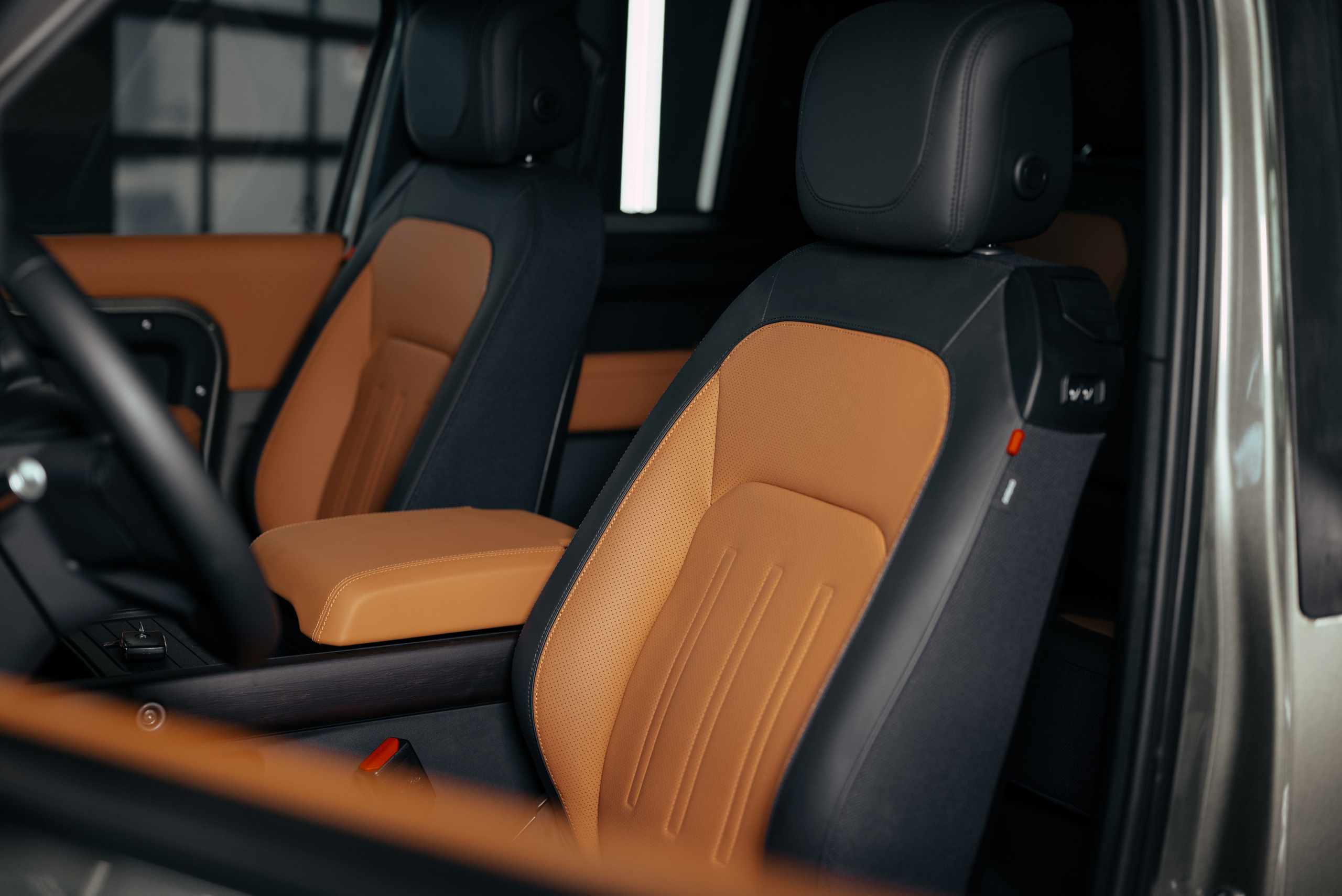 Defender 3 door. DeLorein