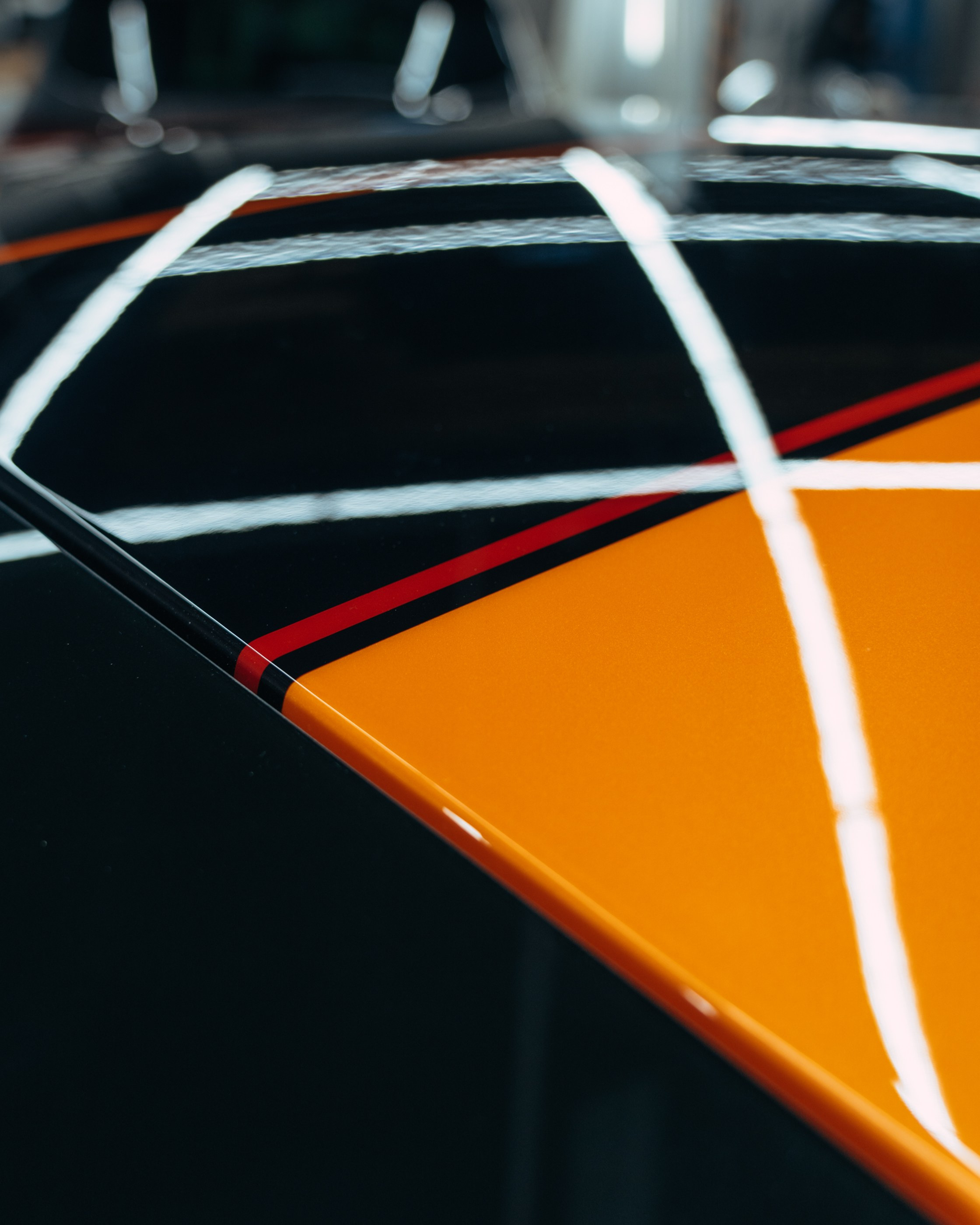 Ford Mustang Roush оранжевый окрас кузова и выкрас полос. DeLorein