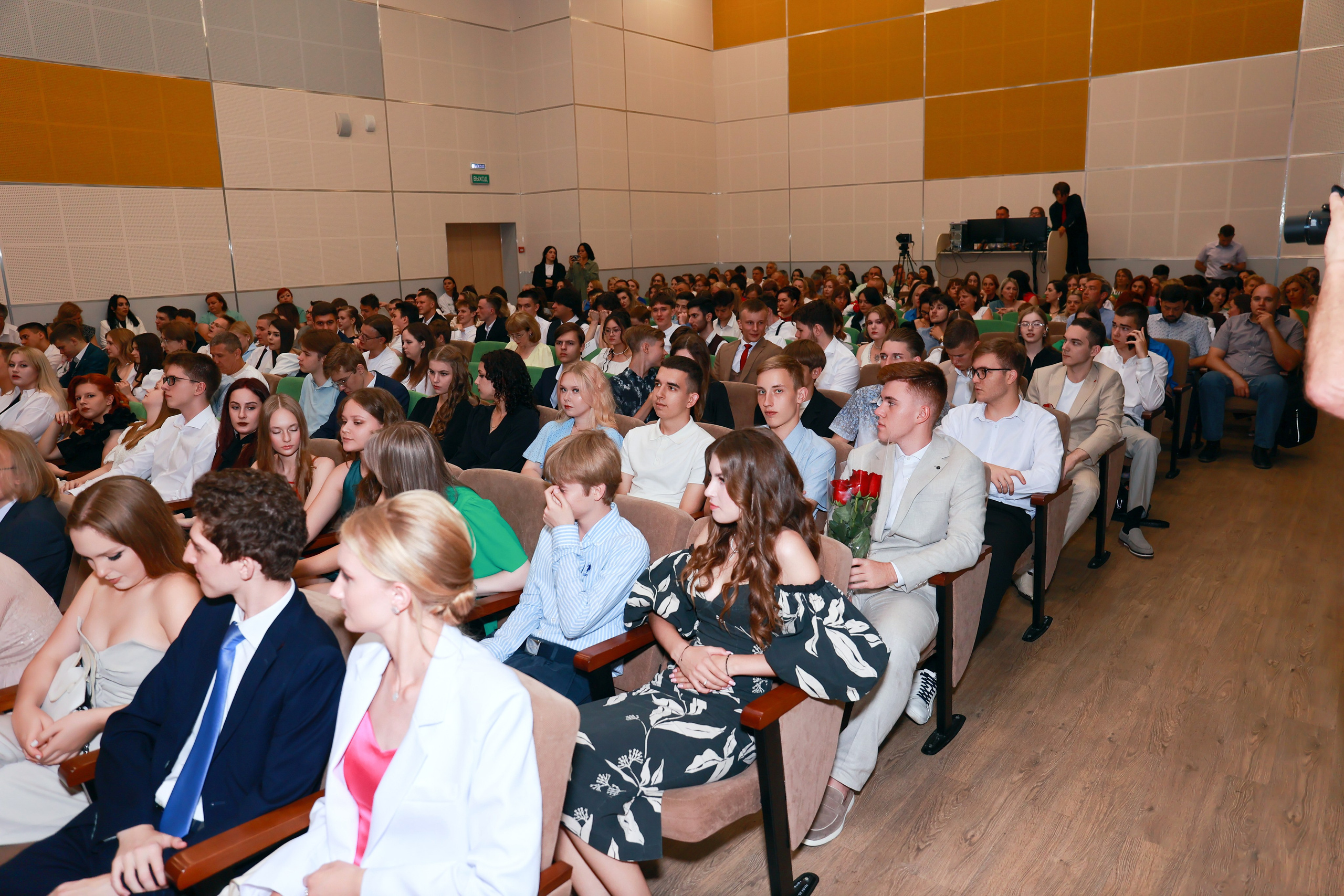 Вручение аттестатов Гимназия 87. Детский семейный фотограф Краснодар