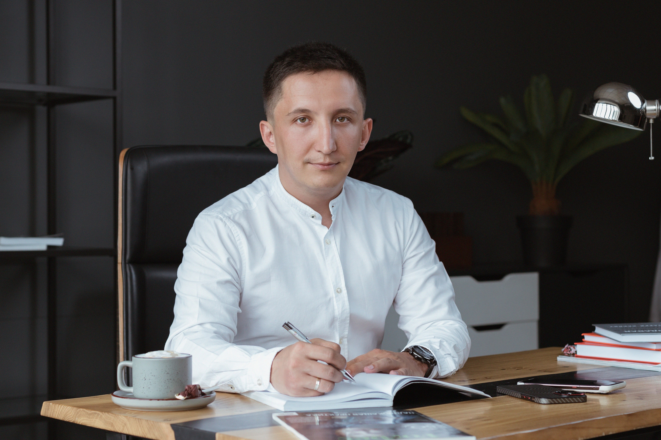 Ильдар для журнала Forbes. Коммерческий фотограф в Алматы Марина Милис. Съёмка для брендов, компаний и проектов