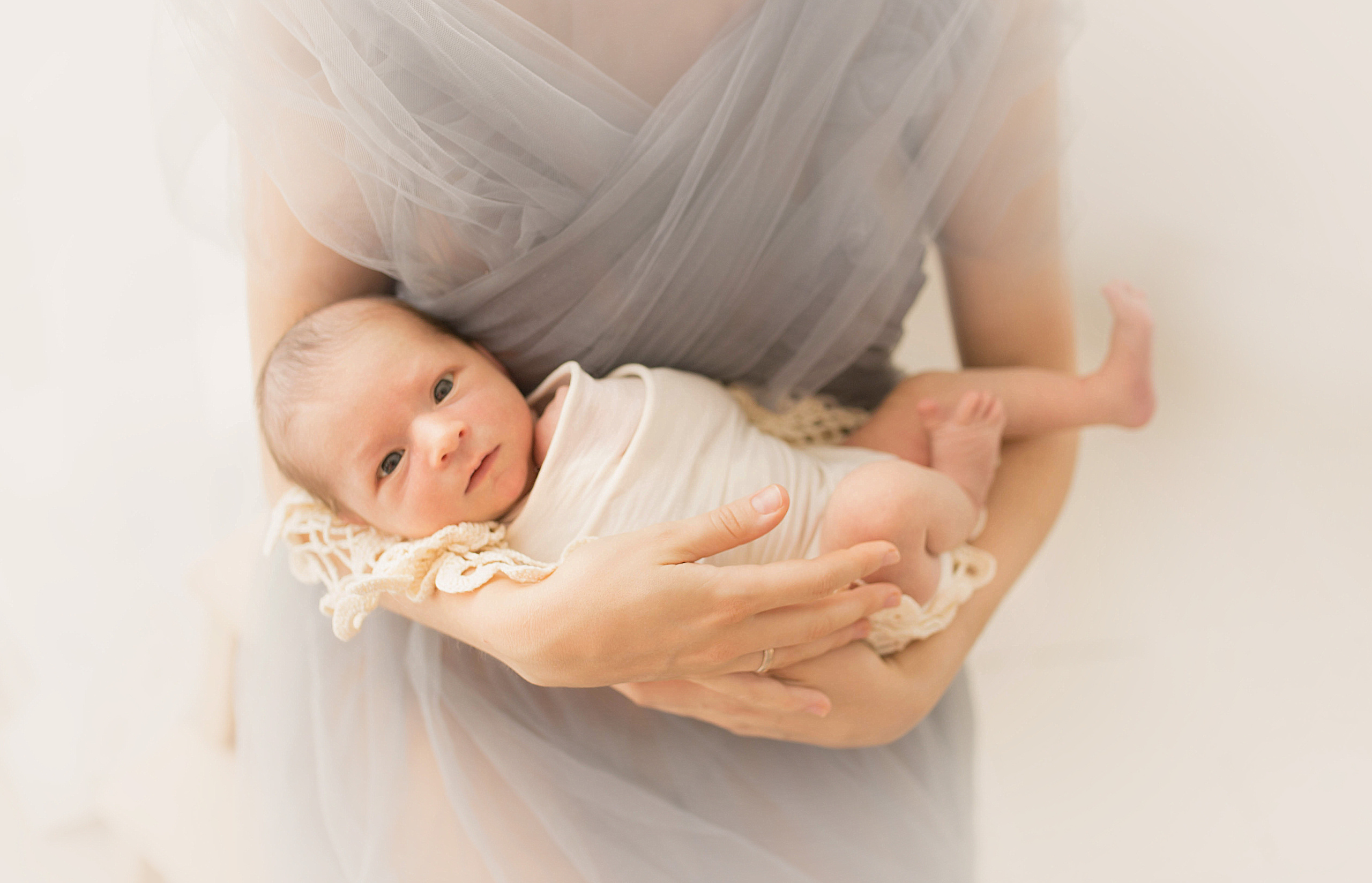 Мама и малыш. Фотограф новорождённых малышей и детский фотограф В Казани Лана Максим