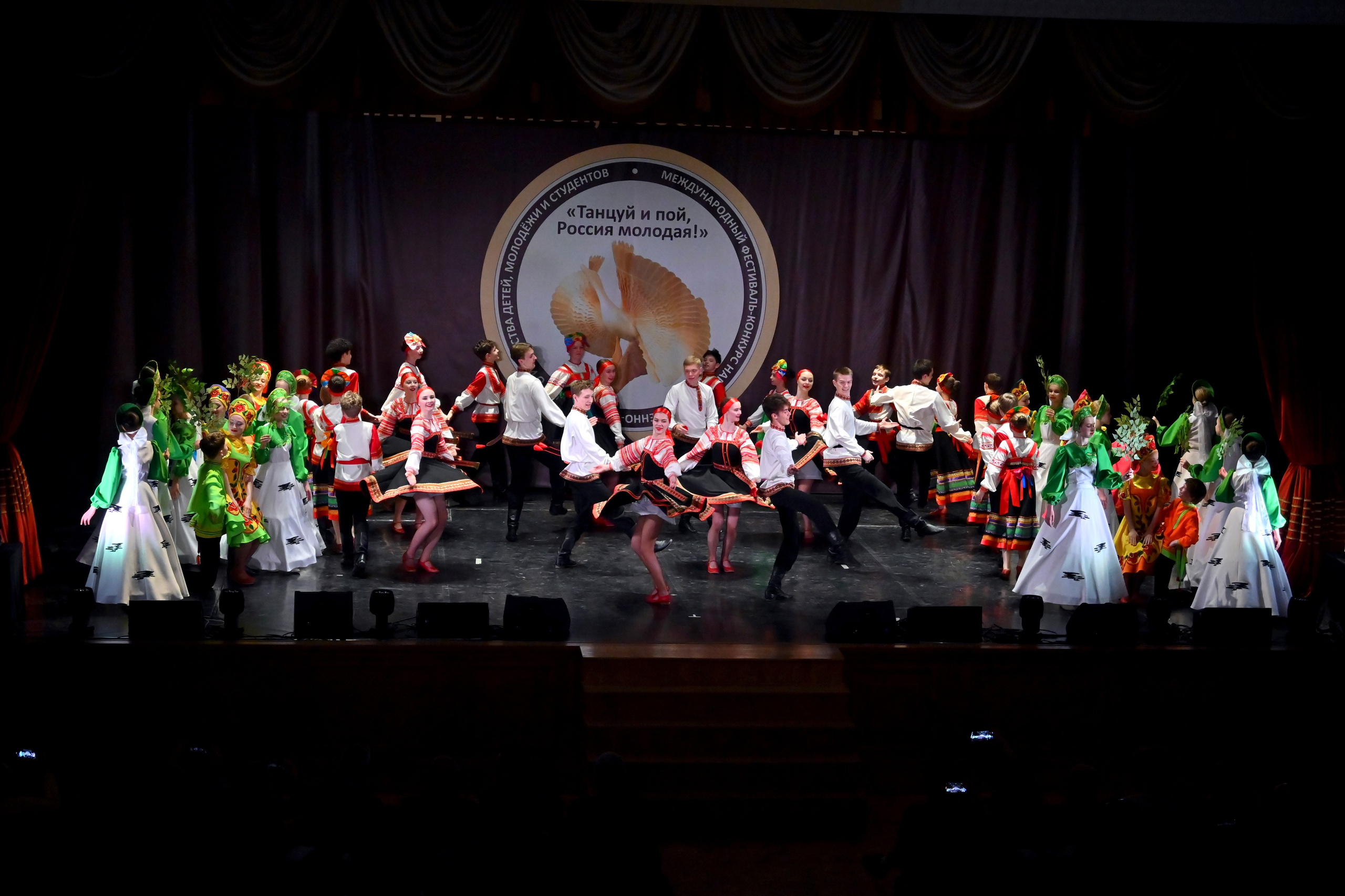 Гала-концерт. Танцуй и пой, Россия Молодая! 22.04.2024. Профессиональный фотограф в Москве Алёна Котова