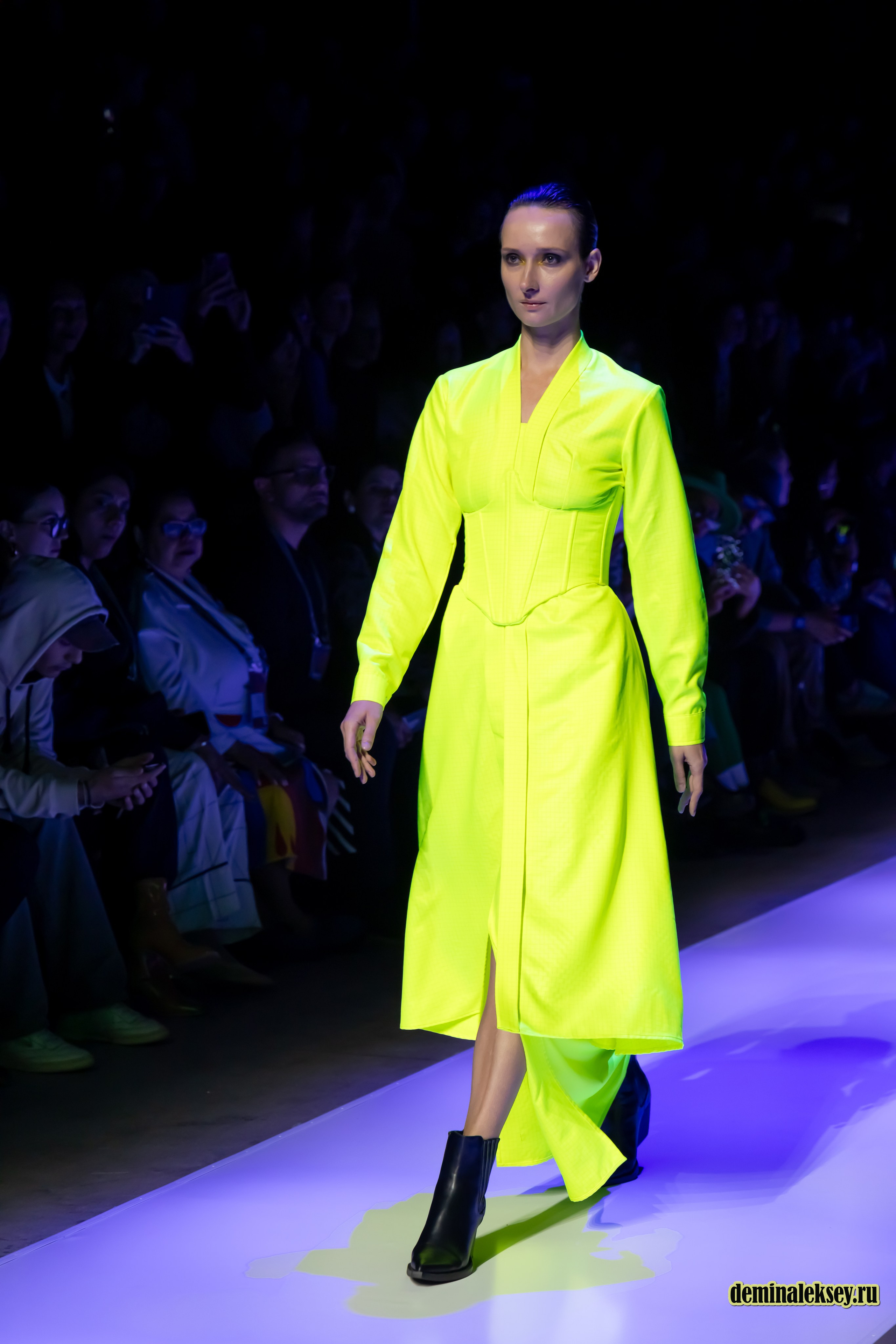 Московская неделя моды 2024 4 октября дизайнер RAEGITAZORO Индонезия. Репортажный, семейный и студийный фотограф в Москве Демин Алексей