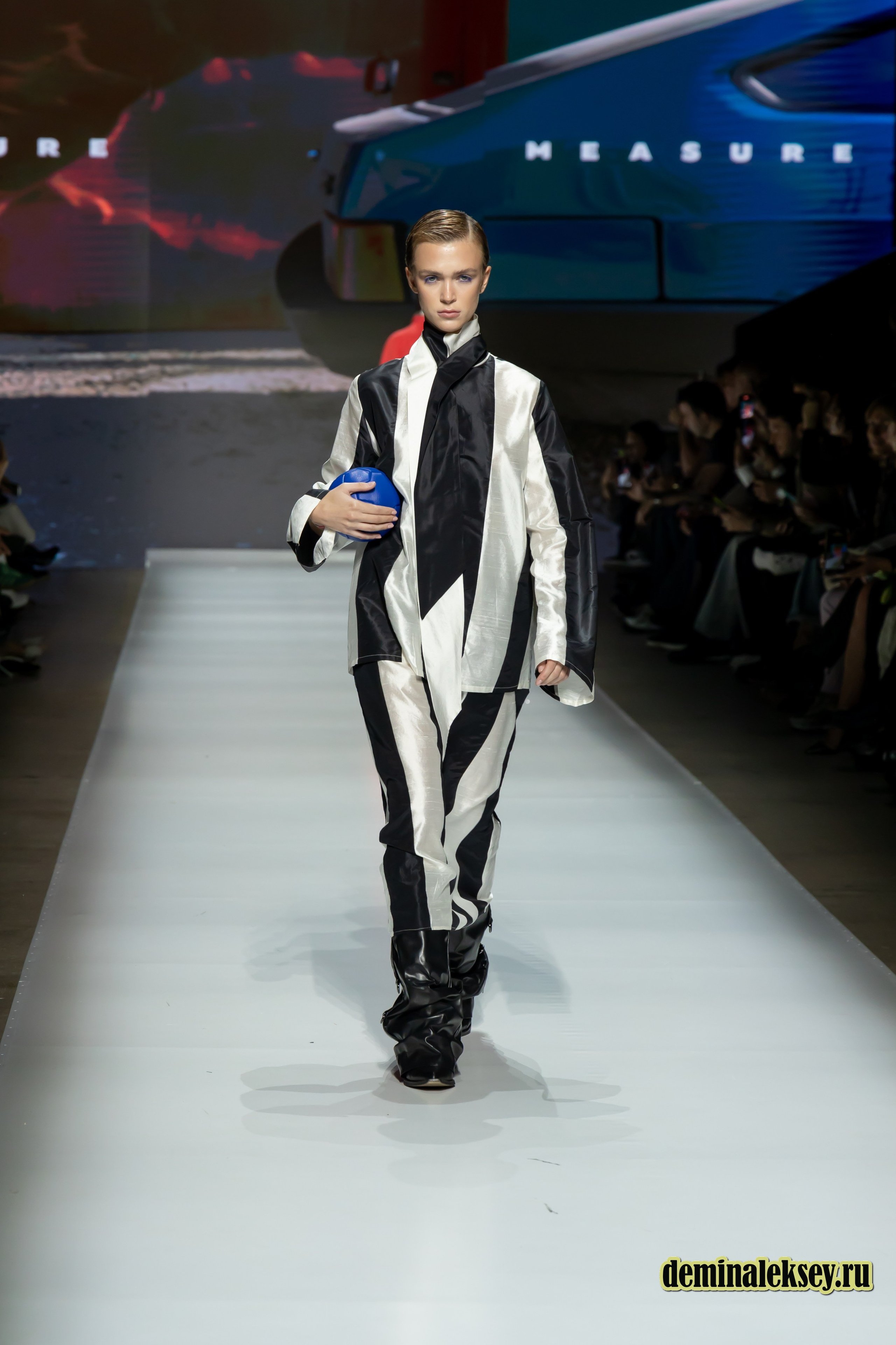 Московская неделя моды 2024 4 октября дизайнер Measure Махачкала. Репортажный, семейный и студийный фотограф в Москве Демин Алексей