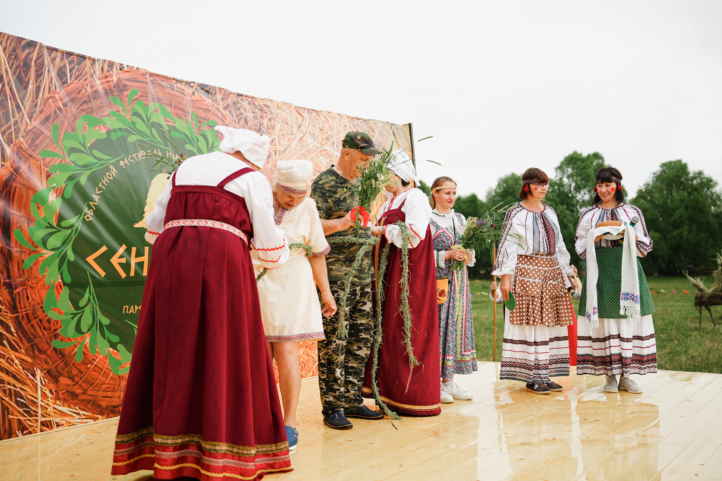 /РЕПОРТАЖ/ Фестиваль СЕНОВАЛ 01.07.2023 (Парфино). Свадебный фотограф Великий Новгород Станислав Кособудский