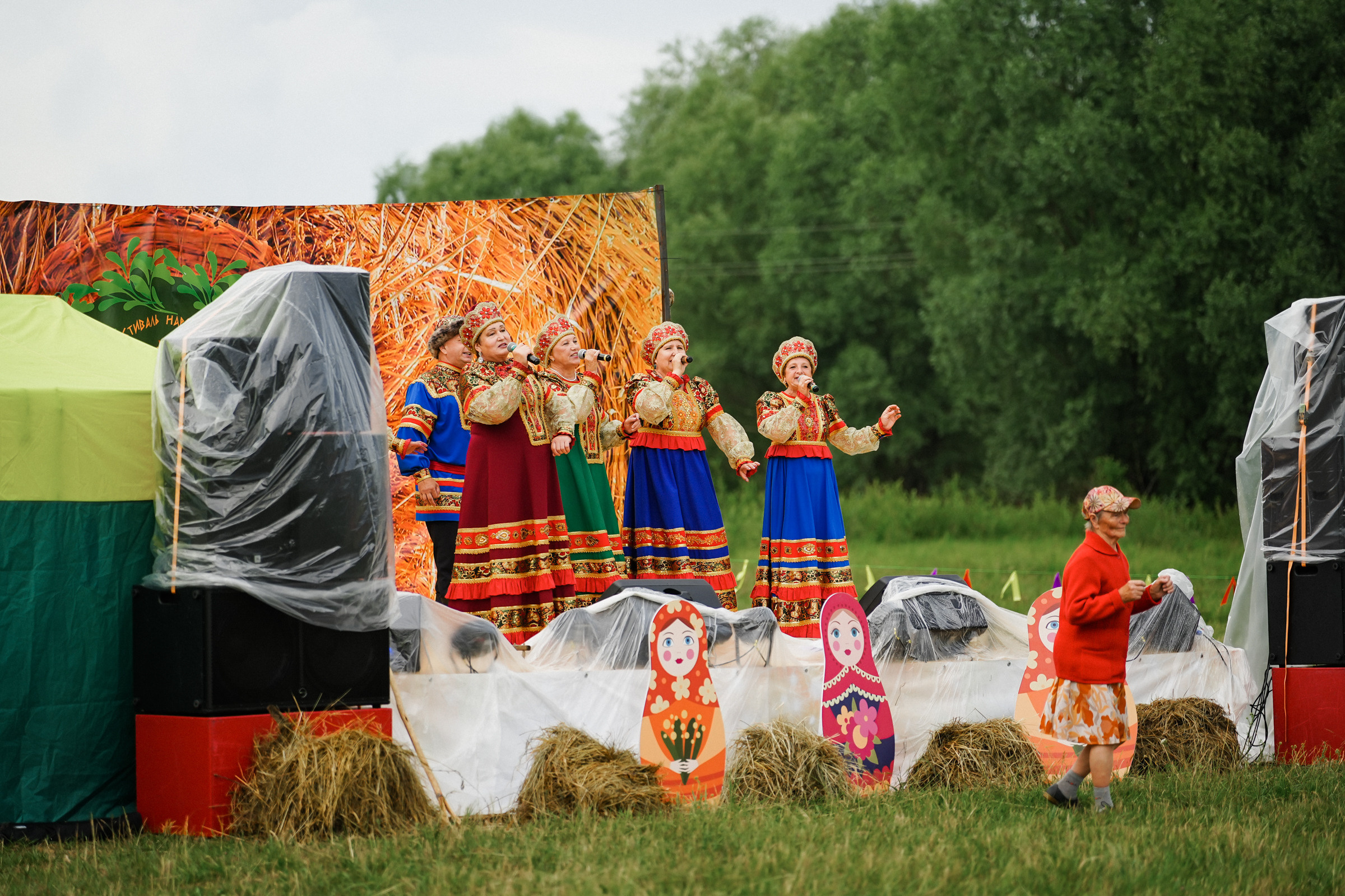 /РЕПОРТАЖ/ Фестиваль СЕНОВАЛ 01.07.2023 (Парфино). Свадебный фотограф Великий Новгород Станислав Кособудский