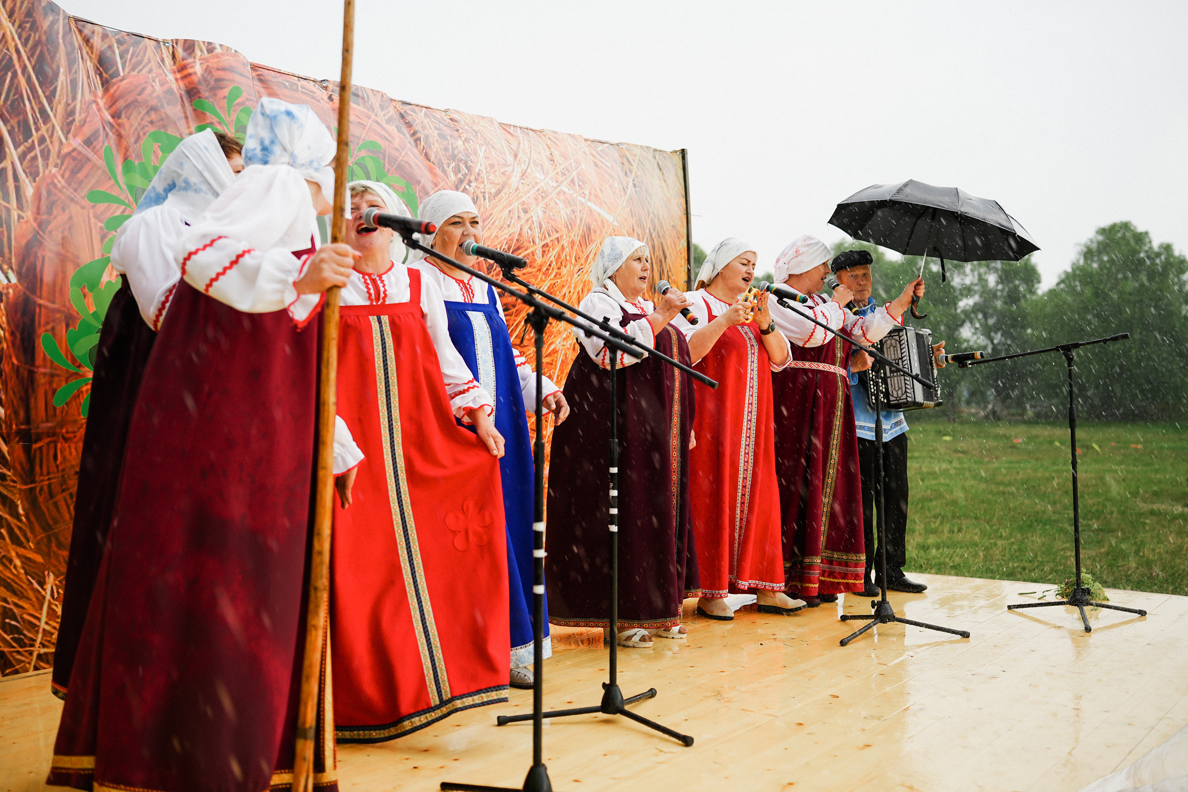 /РЕПОРТАЖ/ Фестиваль СЕНОВАЛ 01.07.2023 (Парфино). Свадебный фотограф Великий Новгород Станислав Кособудский