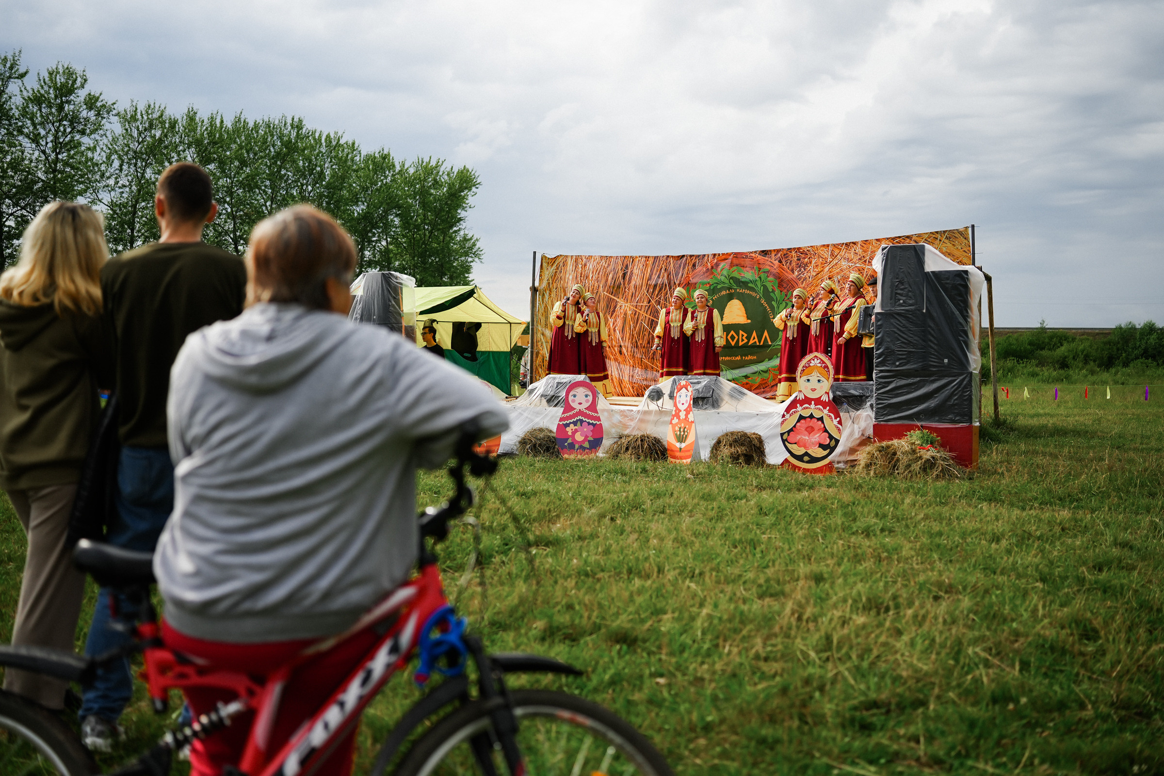/РЕПОРТАЖ/ Фестиваль СЕНОВАЛ 01.07.2023 (Парфино). Свадебный фотограф Великий Новгород Станислав Кособудский