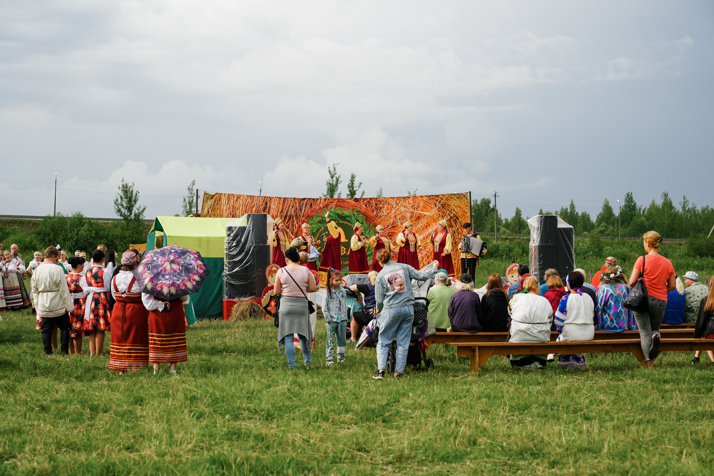 /РЕПОРТАЖ/ Фестиваль СЕНОВАЛ 01.07.2023 (Парфино). Свадебный фотограф Великий Новгород Станислав Кособудский