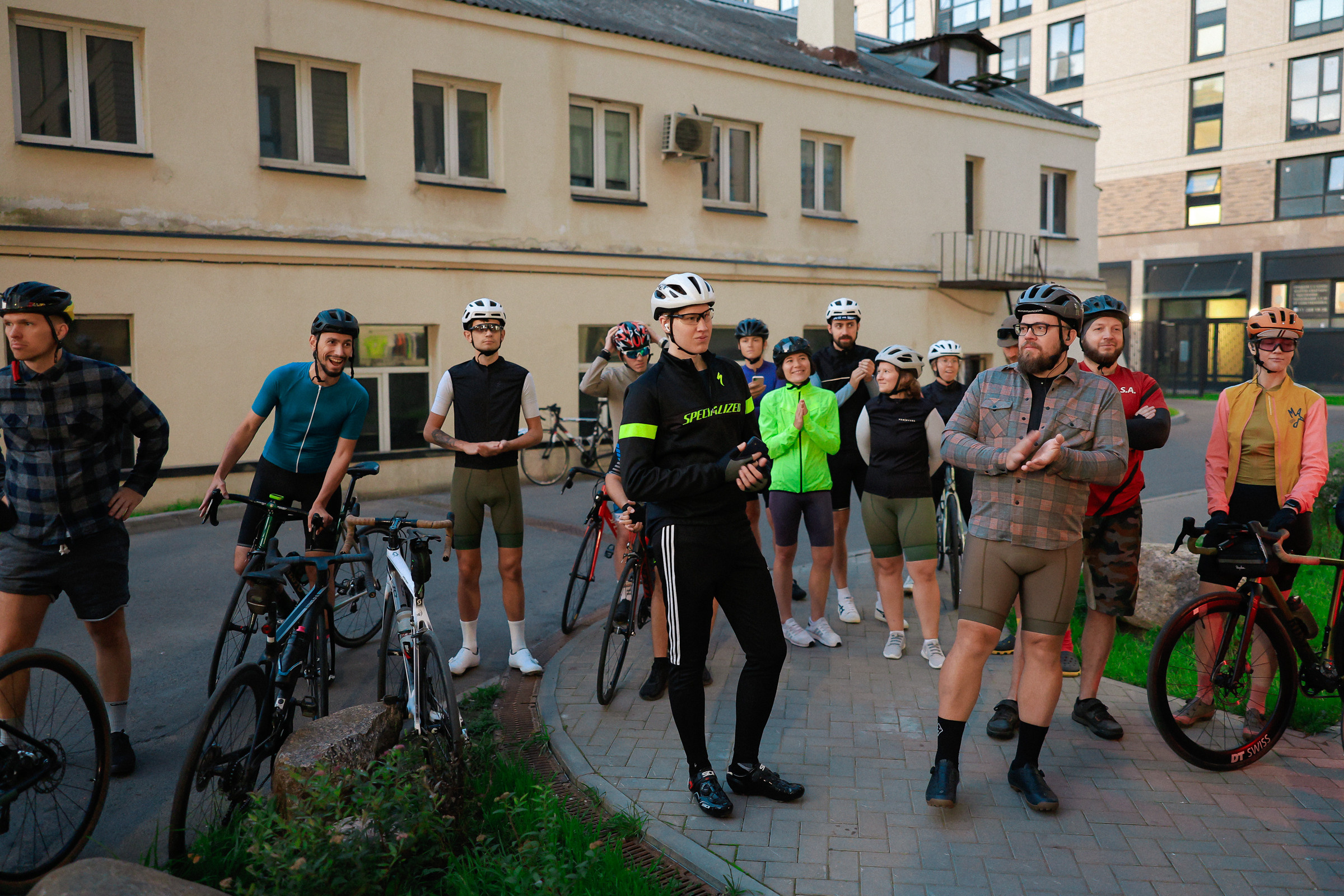 /РЕПОРТАЖ/ Вечерний заезд VETER.CC. 2023. Свадебный фотограф Великий Новгород Станислав Кособудский
