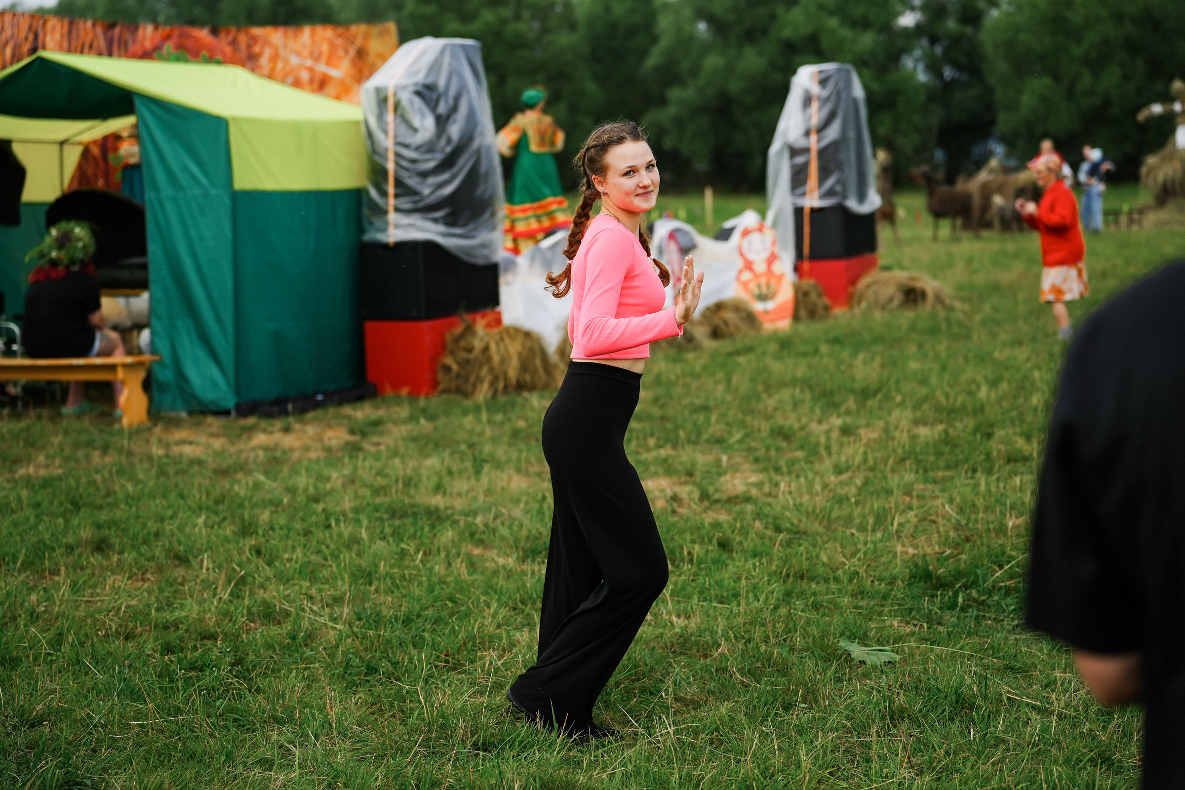 /РЕПОРТАЖ/ Фестиваль СЕНОВАЛ 01.07.2023 (Парфино). Свадебный фотограф Великий Новгород Станислав Кособудский