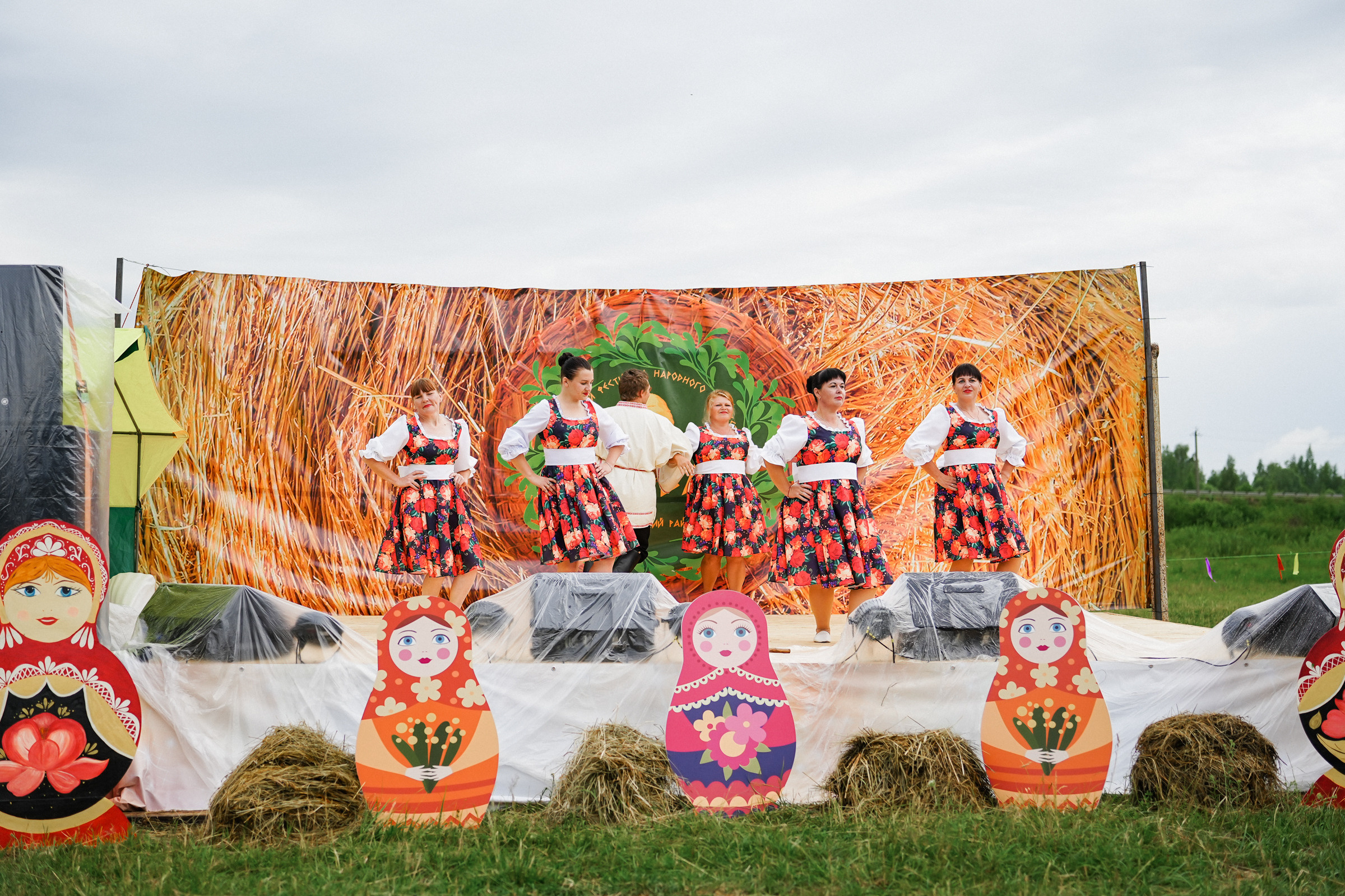 /РЕПОРТАЖ/ Фестиваль СЕНОВАЛ 01.07.2023 (Парфино). Свадебный фотограф Великий Новгород Станислав Кособудский
