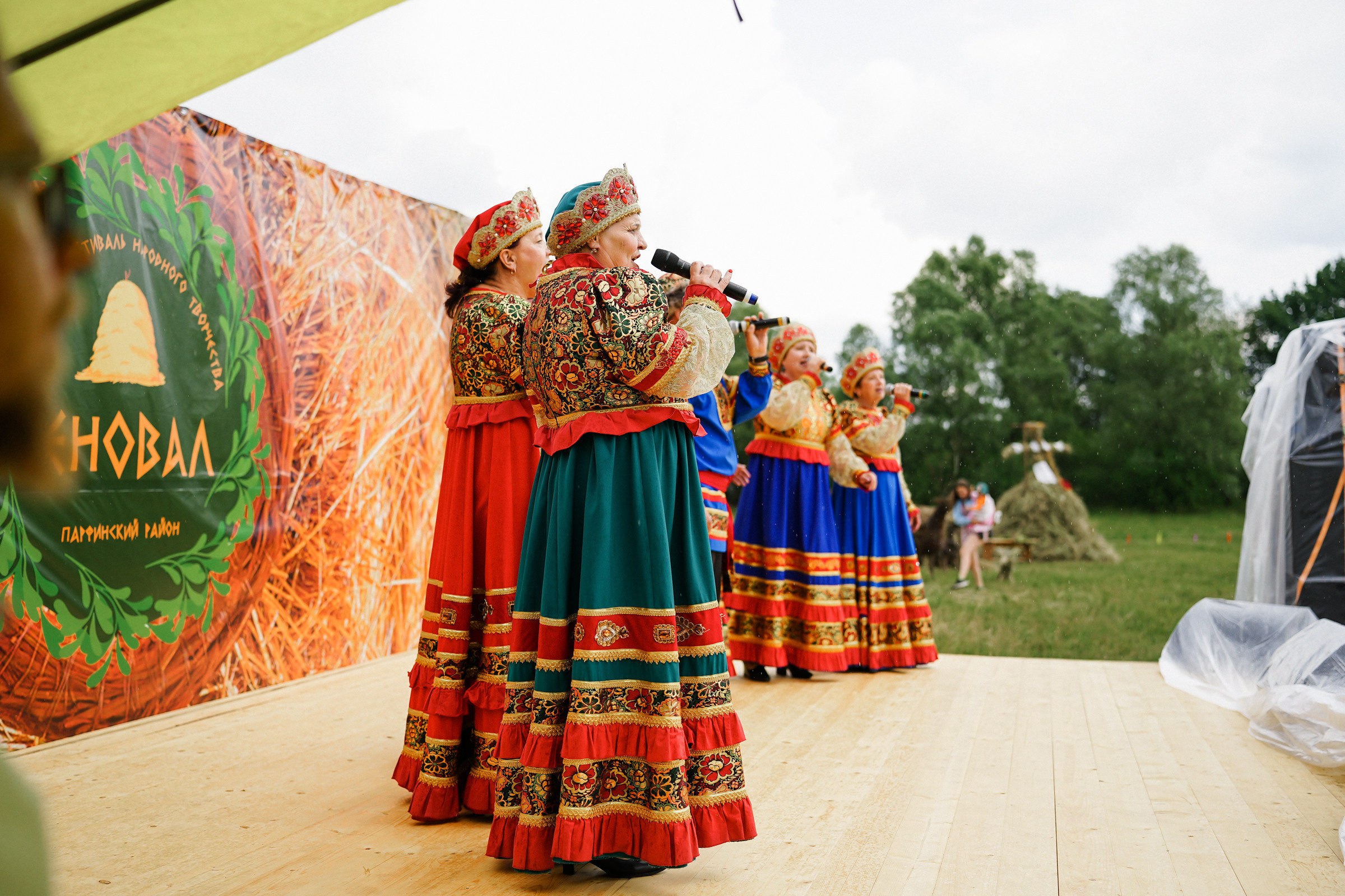 /РЕПОРТАЖ/ Фестиваль СЕНОВАЛ 01.07.2023 (Парфино). Свадебный фотограф Великий Новгород Станислав Кособудский