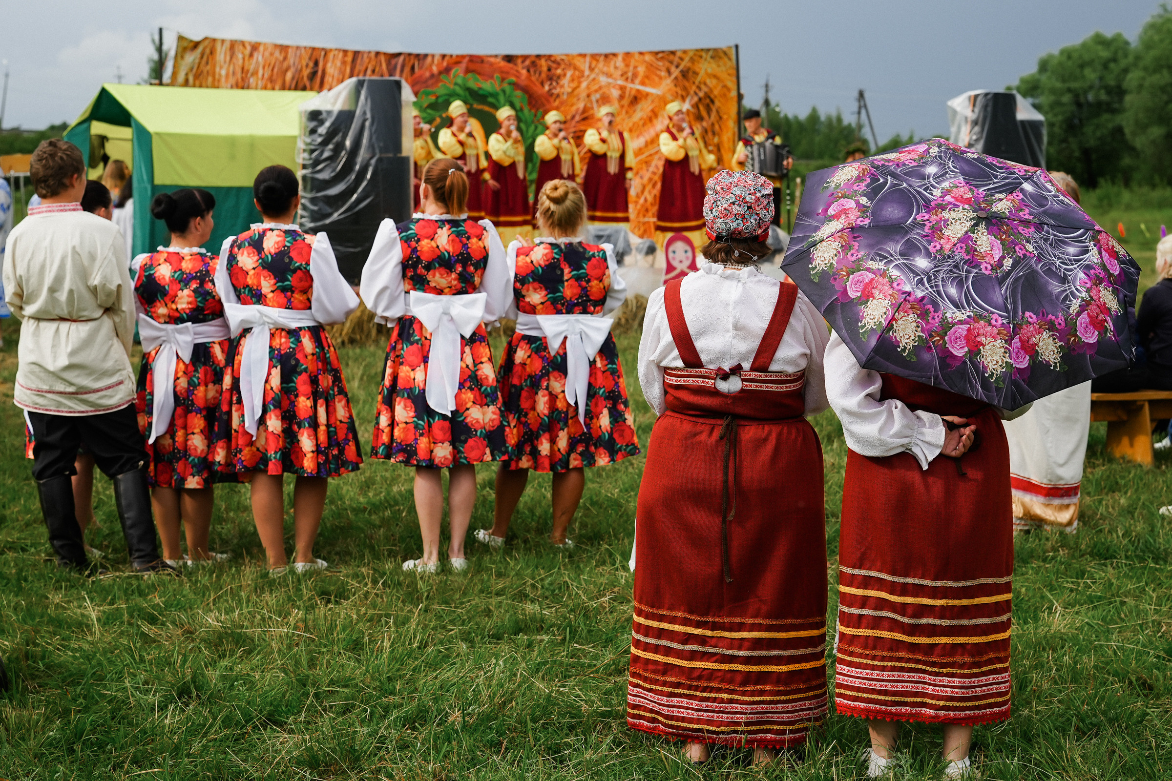 /РЕПОРТАЖ/ Фестиваль СЕНОВАЛ 01.07.2023 (Парфино). Свадебный фотограф Великий Новгород Станислав Кособудский
