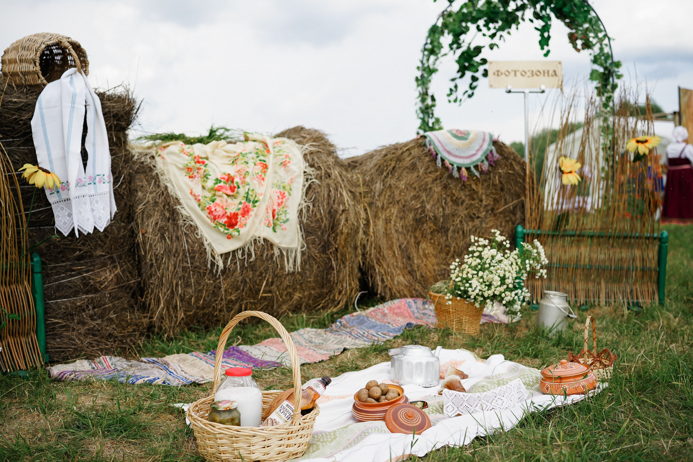 /РЕПОРТАЖ/ Фестиваль СЕНОВАЛ 01.07.2023 (Парфино). Свадебный фотограф Великий Новгород Станислав Кособудский
