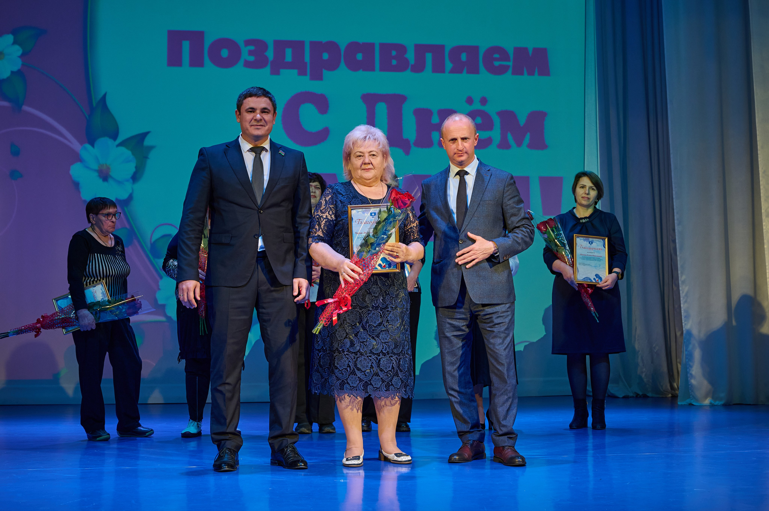 День матери. Марьина роща. Жизнь курорта Кабардинка в фотографиях