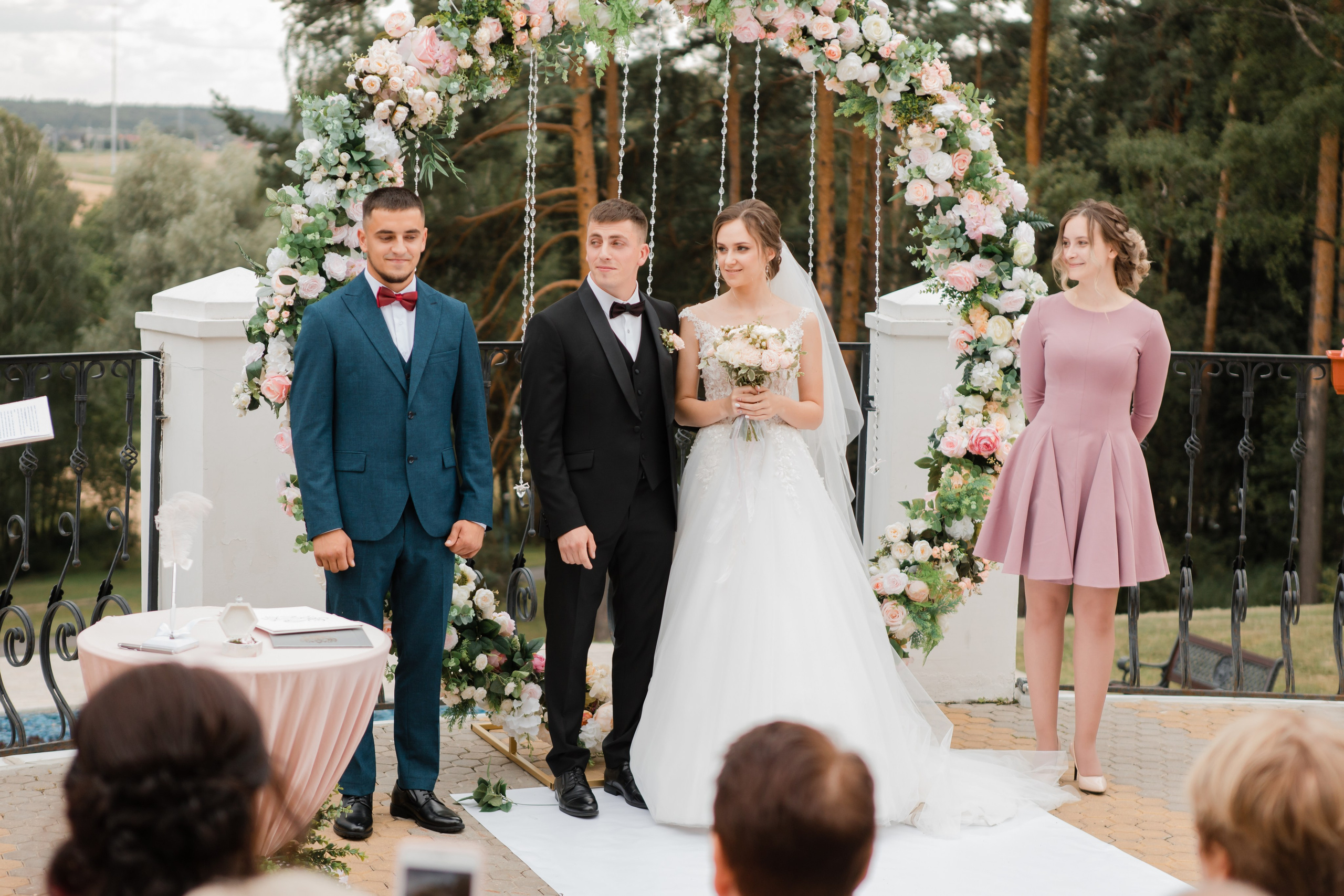 Свадебная фотосъемка Михаила и Ольги. День нашей свадьбы. Видеосъемка и фотосъемка свадеб. Фотограф и оператор на свадьбу. Видеосъемка подкастов, собственная видео-фотостудии. Предметная фотосъемка