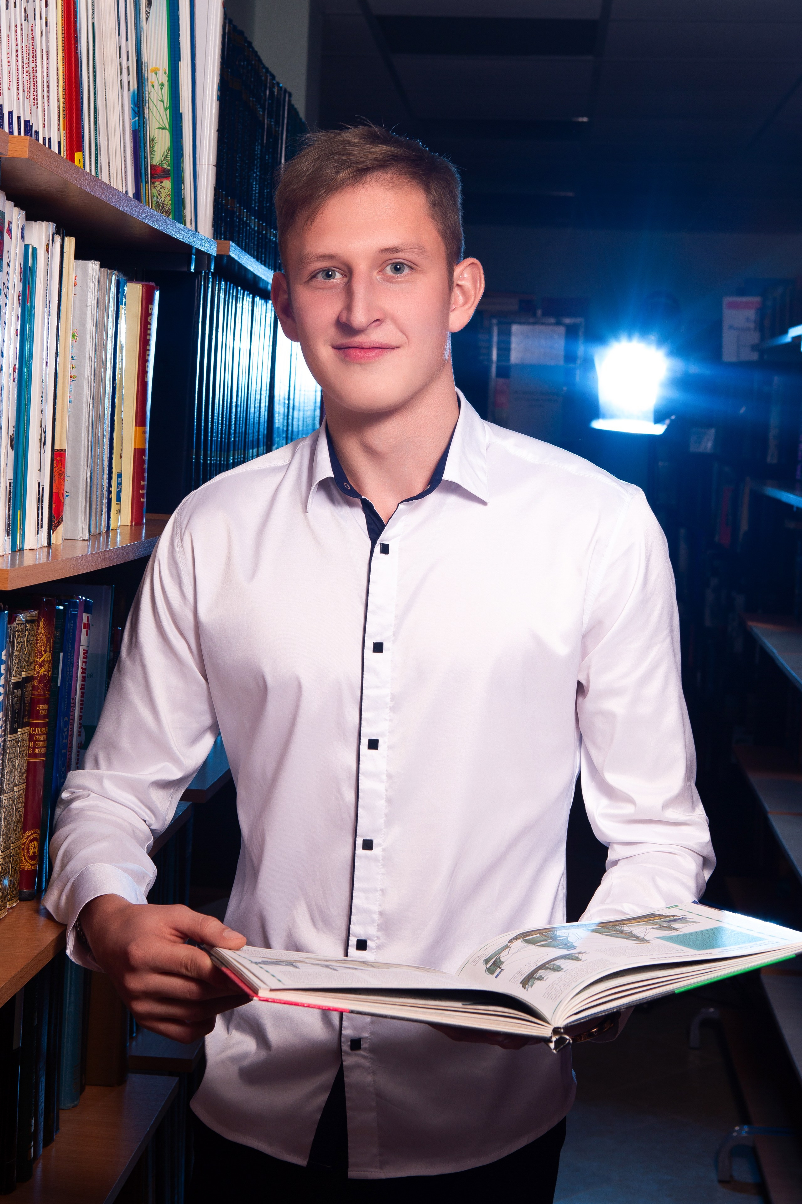 СЪЕМКА ПОРТРЕТОВ В БИБЛИОТЕКЕ ДЛЯ 11 КЛАССОВ-2. ТВОЙ АЛЬБОМ / ТВОИ ПРАВИЛА