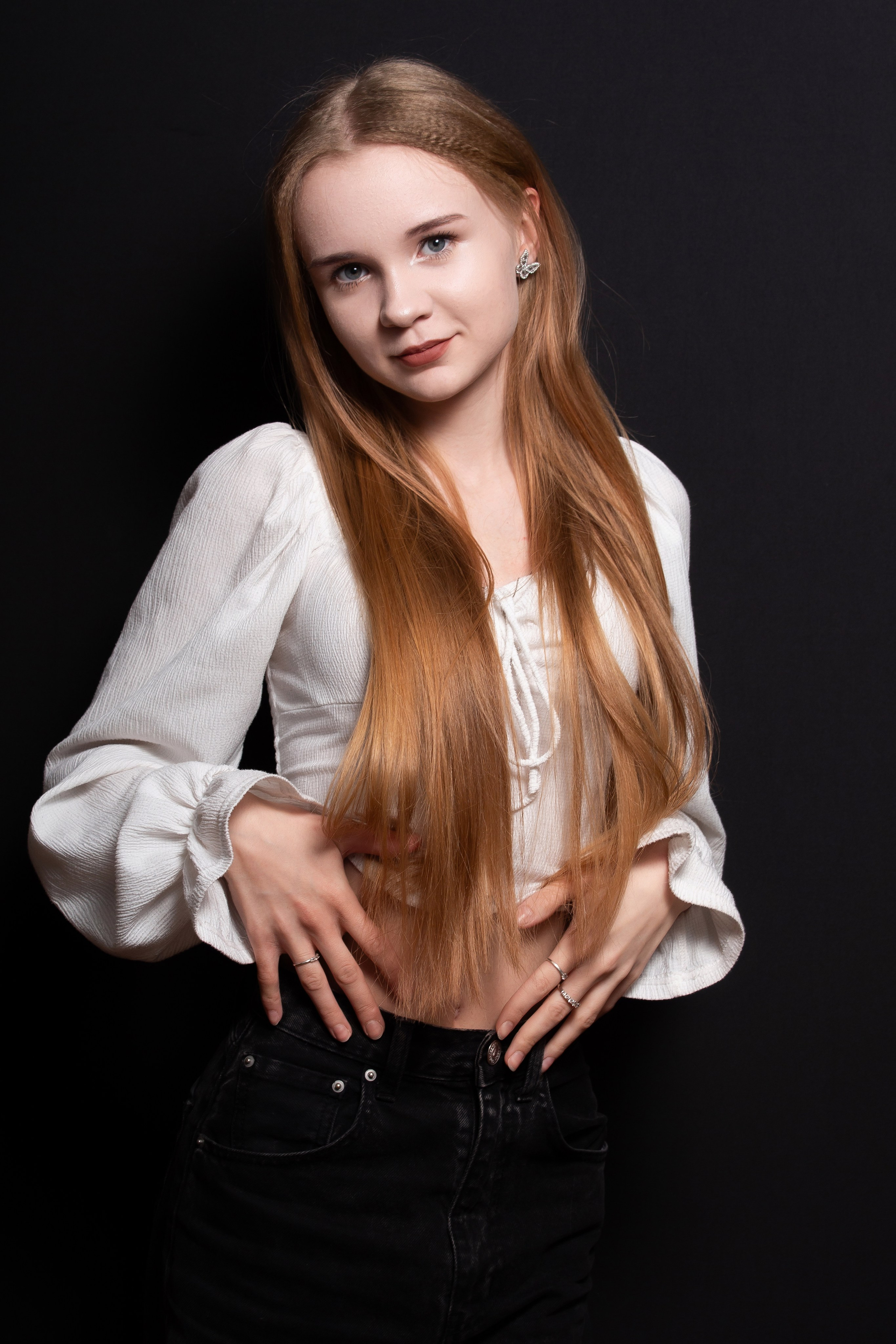 Портретная фотосессия для учеников 9 класса на чёрном фоне | Школьный фотограф Николай Богатырёв | Твой альбом / Твои правила. ТВОЙ АЛЬБОМ / ТВОИ ПРАВИЛА