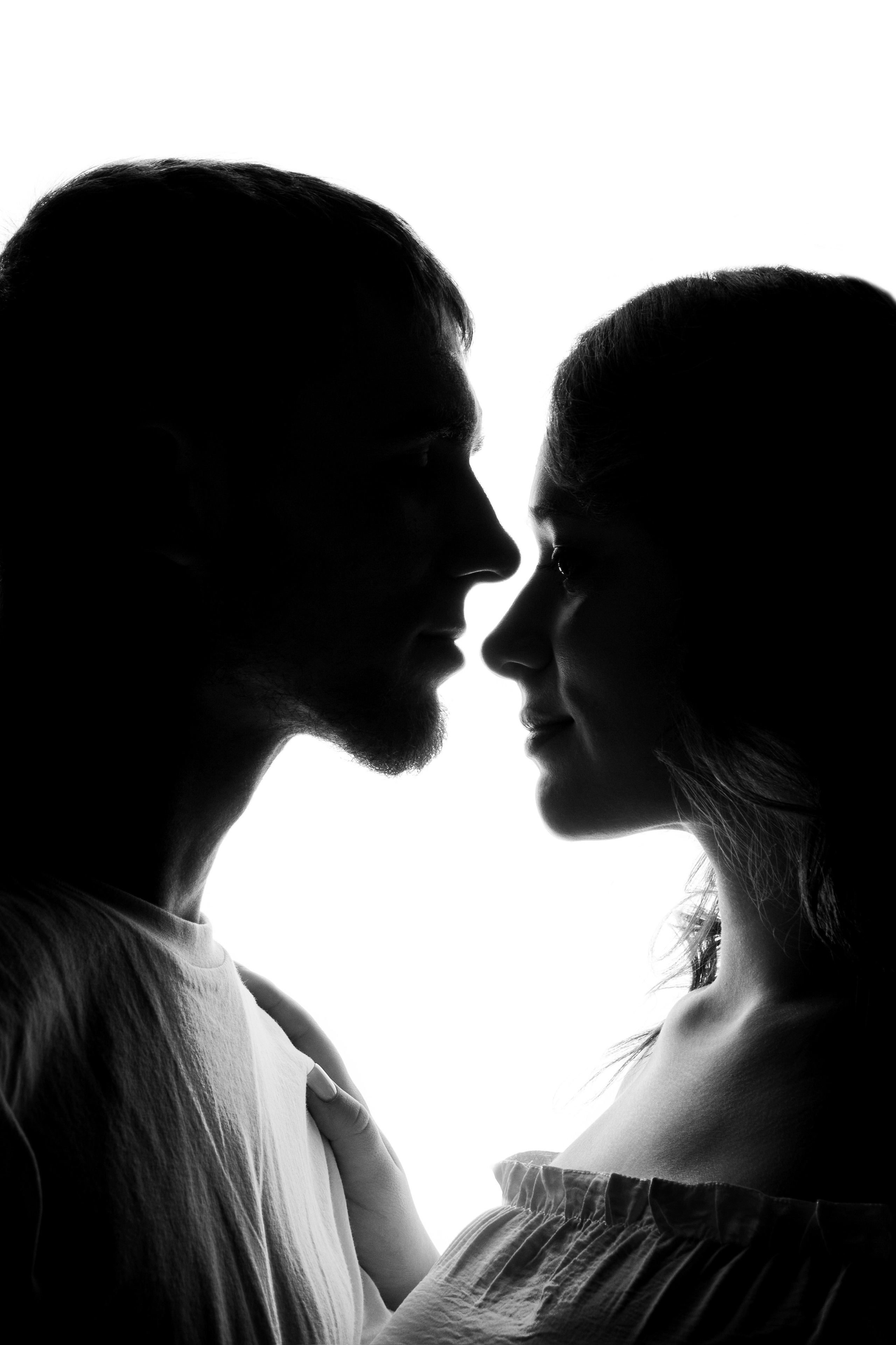 Совместная фотосессия беременности, беременная девушка с супругом. Фотограф беременности в Тюмени Любовь Докучаева