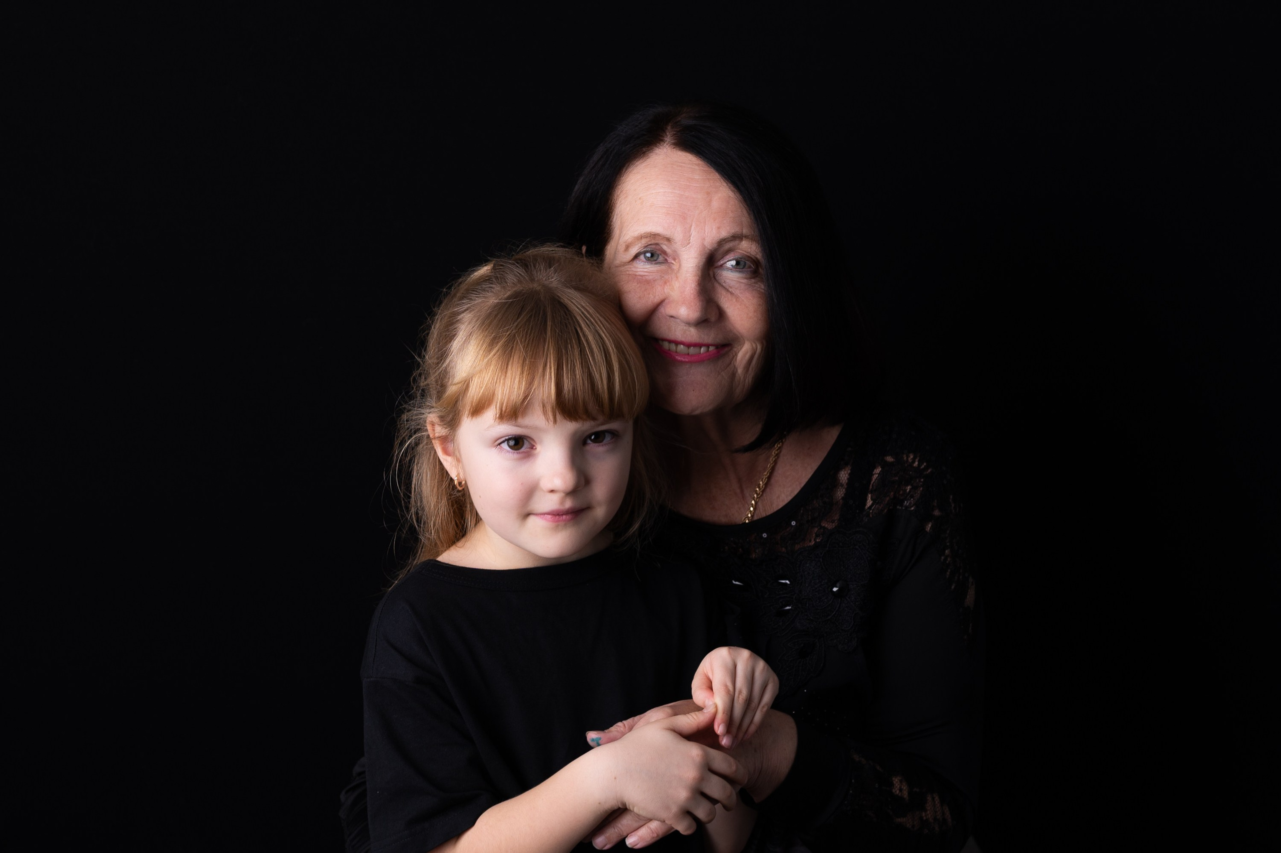 Внучка и прабабушка портрет