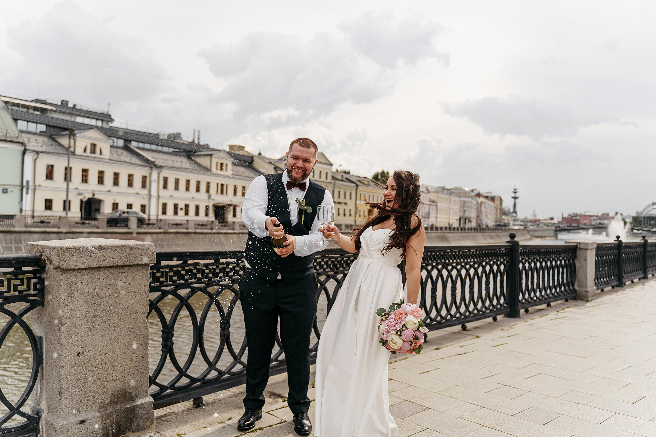 Венчание и прогулка у ГУМа (пол дня). Свадебный фотограф