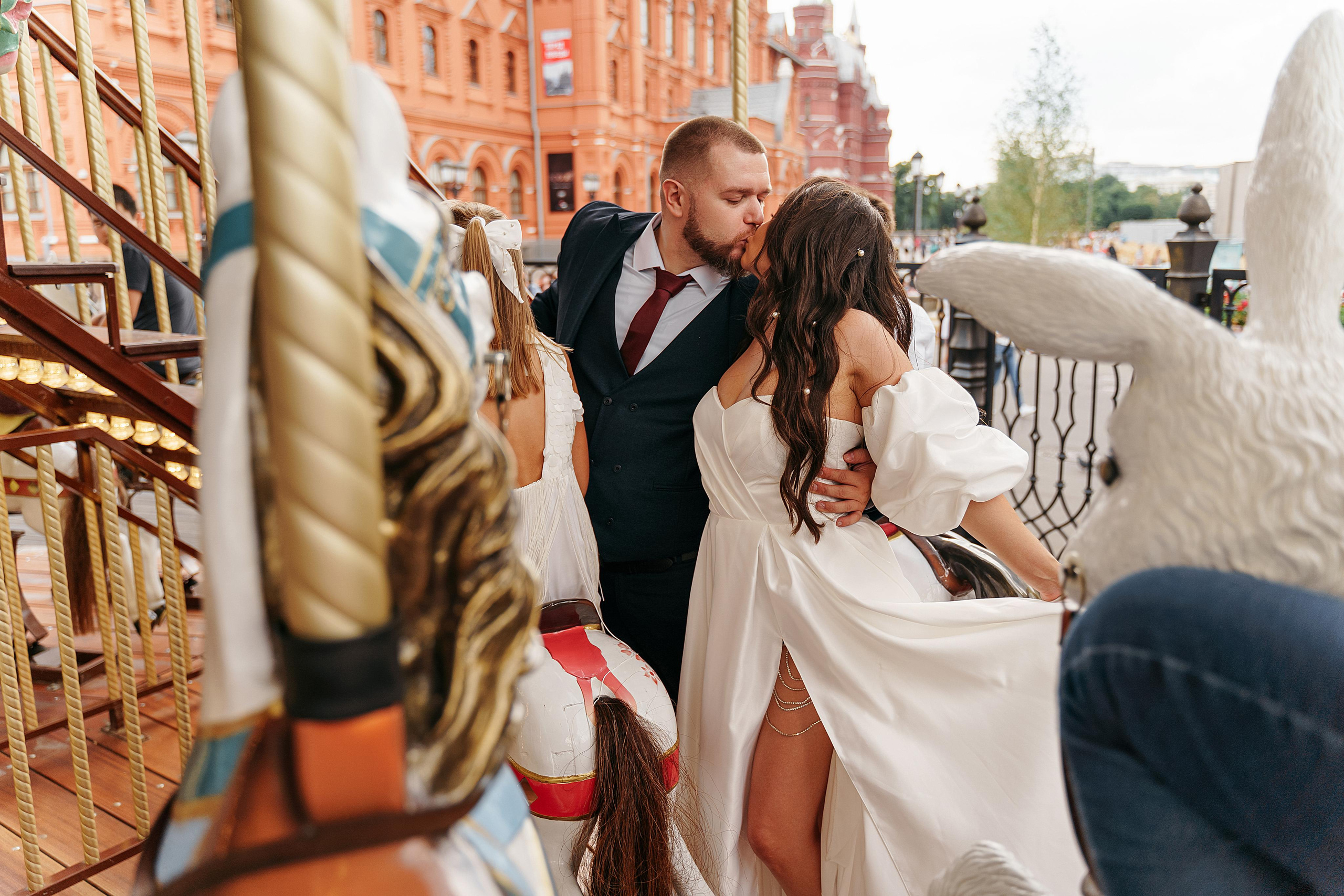 Венчание и прогулка у ГУМа (пол дня). Свадебный фотограф