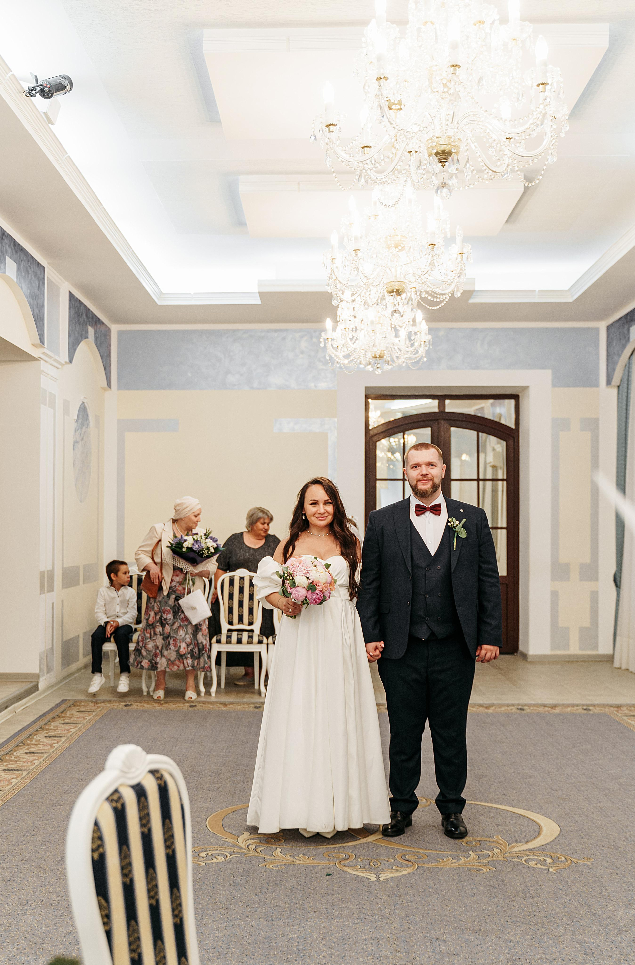 Венчание и прогулка у ГУМа (пол дня). Свадебный фотограф