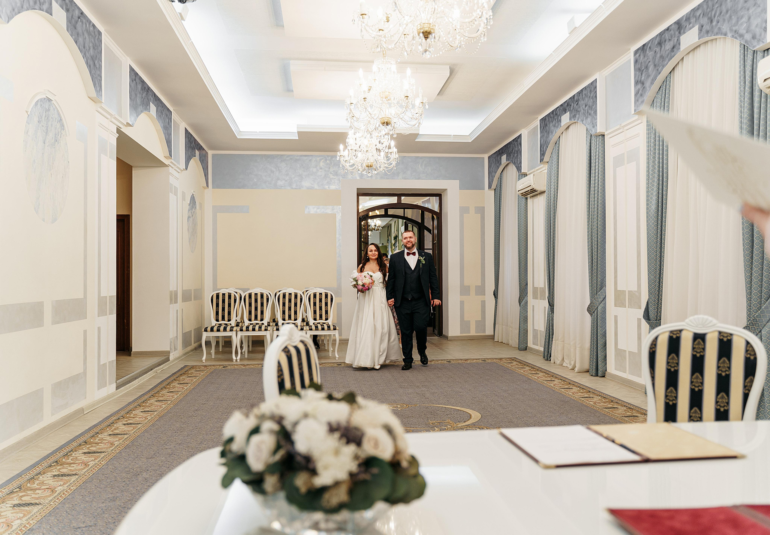 Венчание и прогулка у ГУМа (пол дня). Свадебный фотограф