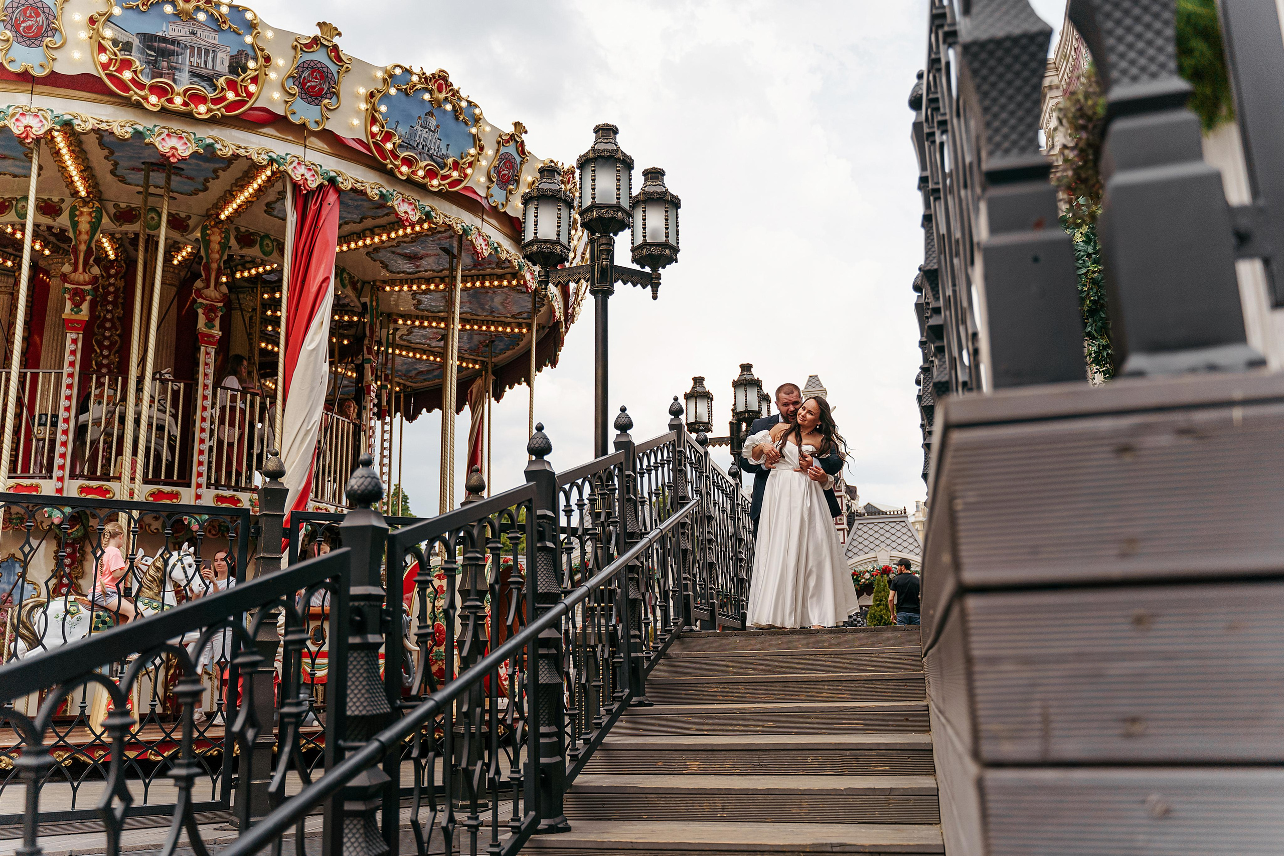Венчание и прогулка у ГУМа (пол дня). Свадебный фотограф