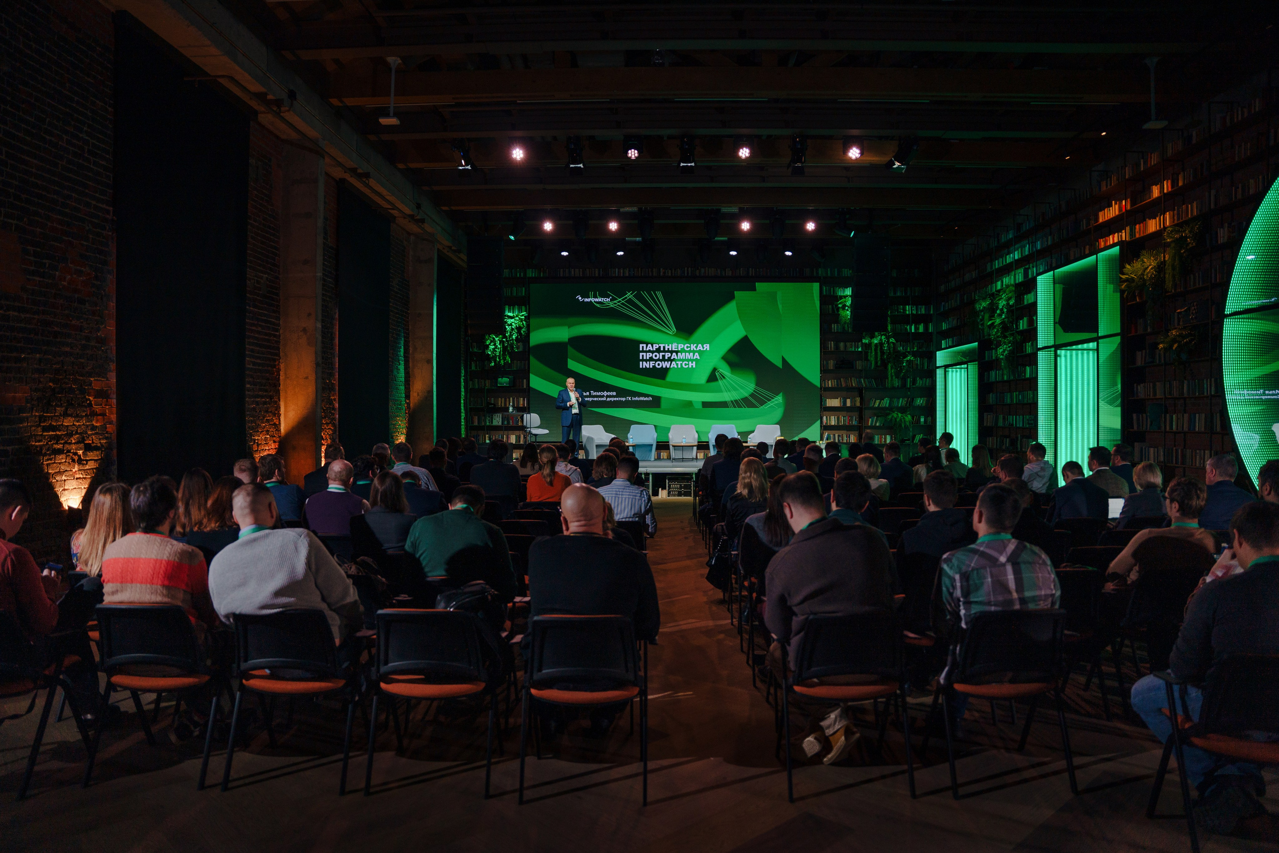 Репортажный фотограф на бизнес конференцию в Кибердом. Репортажный фотограф Москва Сергей Дружинин