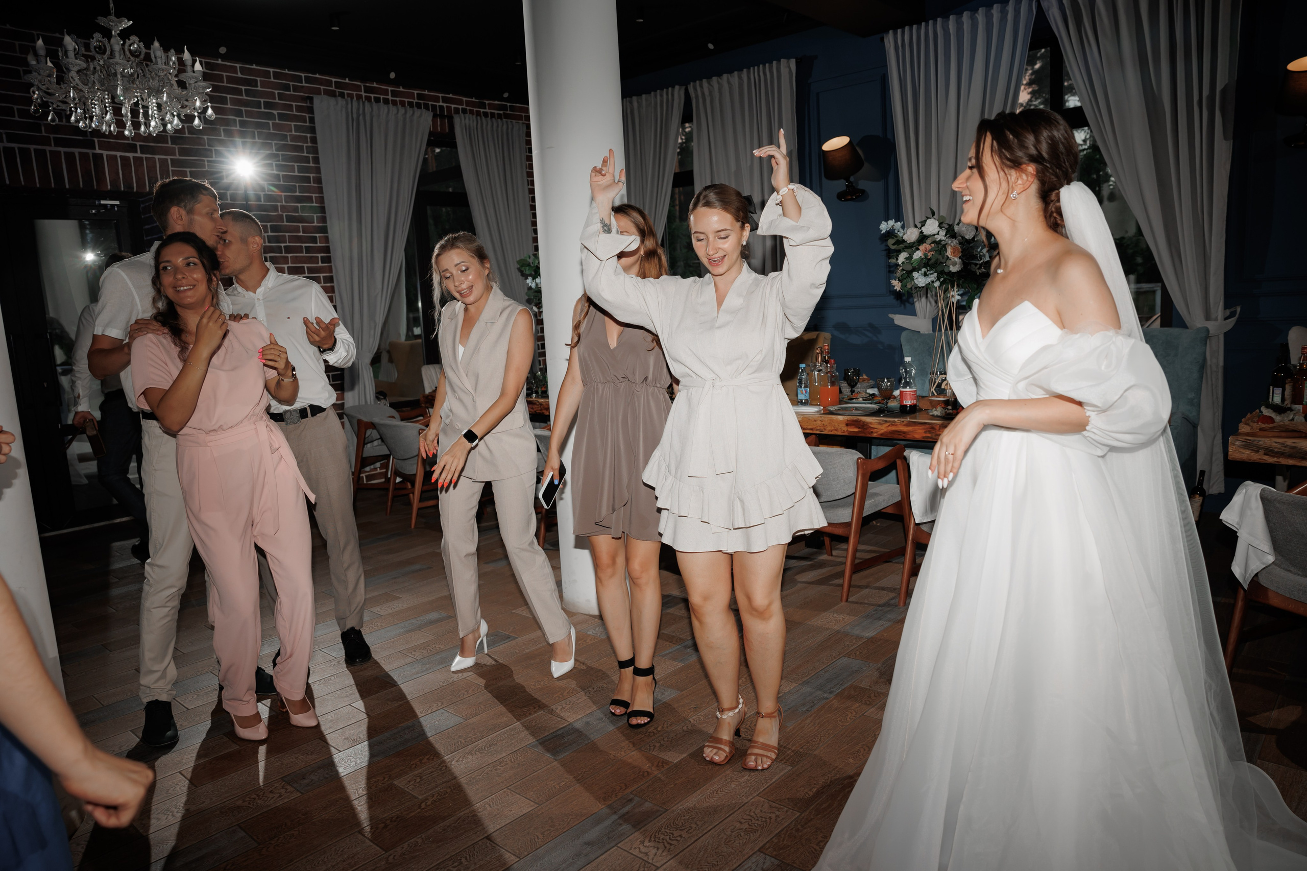 Полина и Дмитрий, загородный клуб «Барин», ЗАГС в г. Пушкино. Свадебный и репортажный фотограф (Москва, Королев и другие)